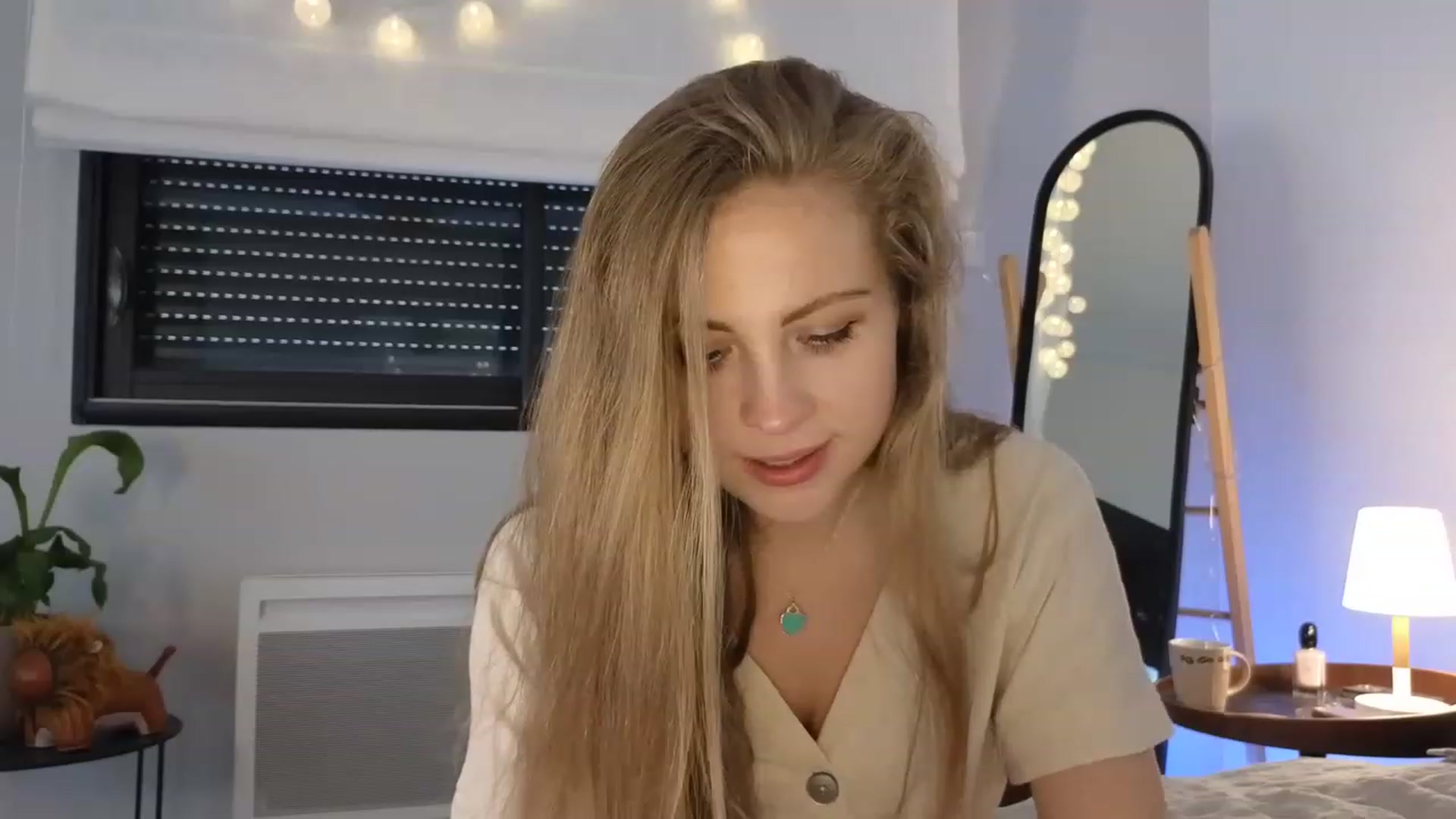 Gallery image thumbnail from ImKeira's myfreecams stream on, 05/16/2023, 17:33 image 5 of 20