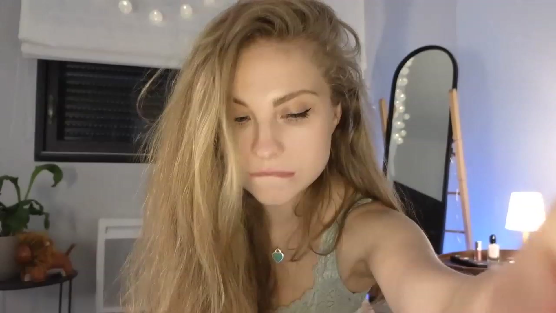 Gallery image thumbnail from ImKeira's myfreecams stream on, 05/18/2023, 17:46 image 15 of 20