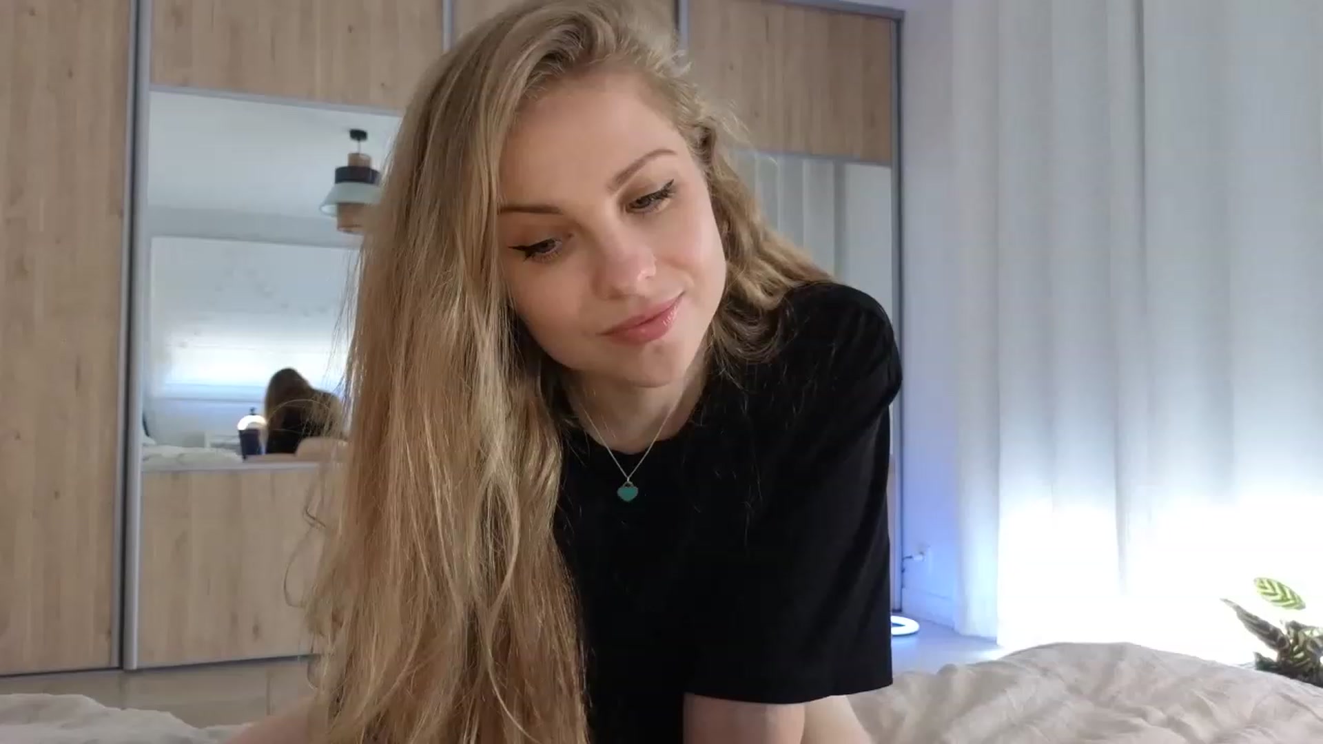 Gallery image thumbnail from ImKeira's myfreecams stream on, 05/23/2023, 17:15 image 10 of 20