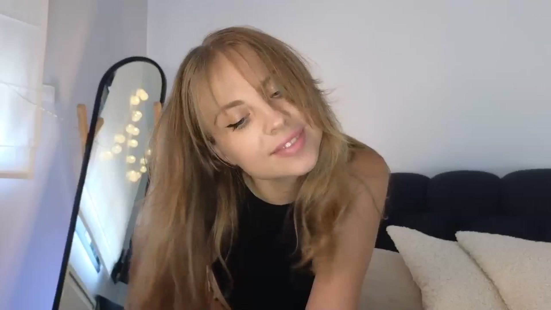 Gallery image thumbnail from ImKeira's myfreecams stream on, 08/01/2023, 15:48 image 9 of 20