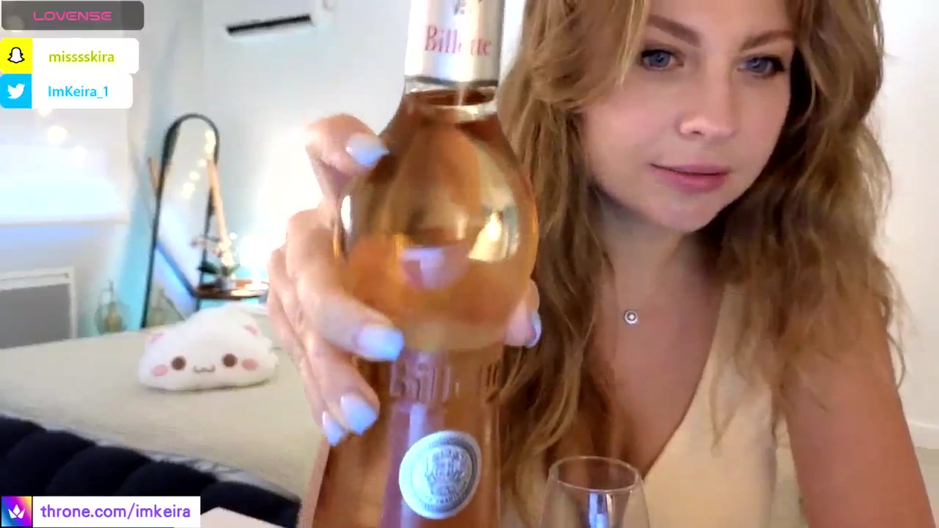 Gallery image thumbnail from ImKeira's myfreecams stream on, 07/30/2024, 21:45 image 4 of 20