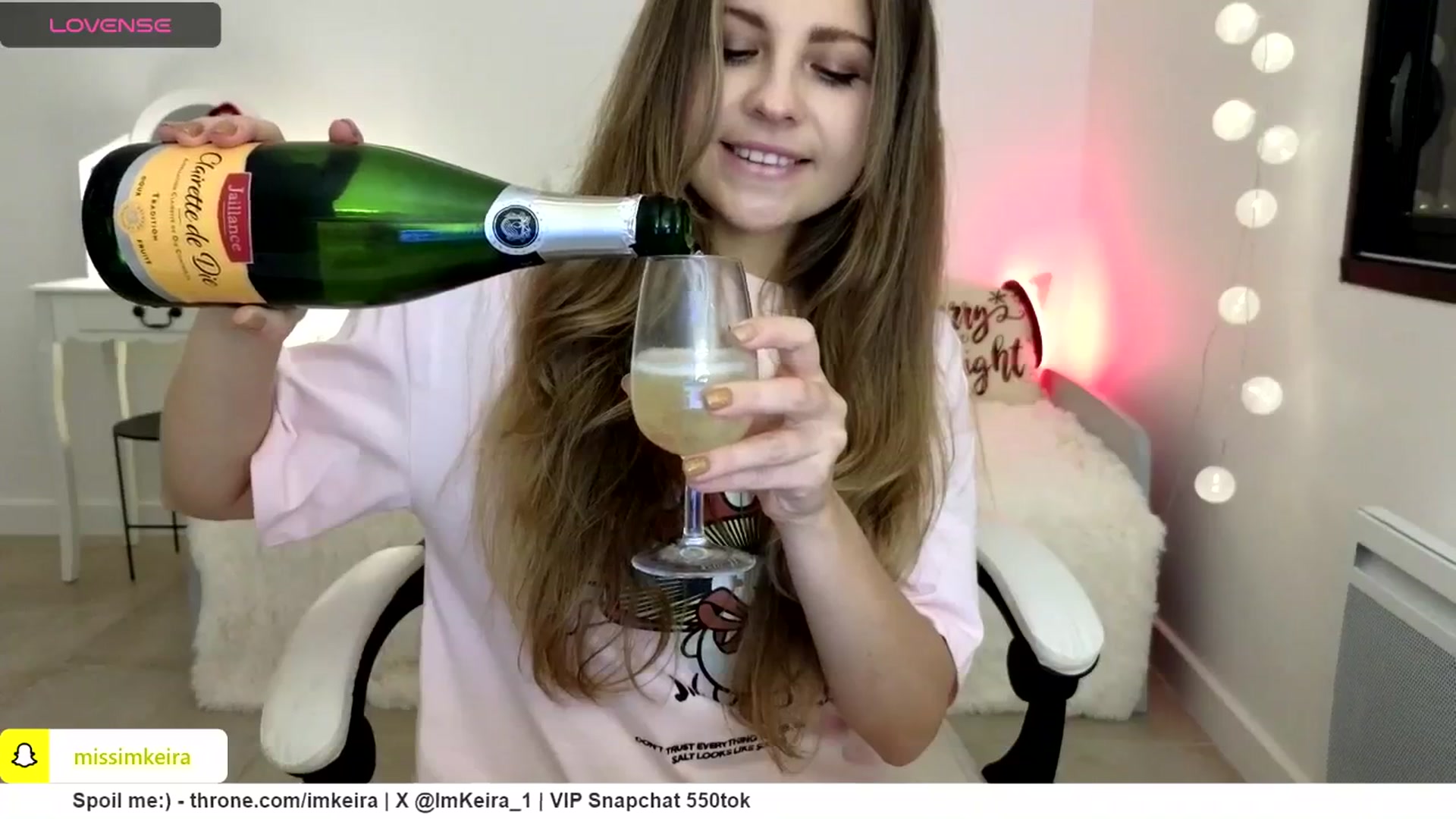 Gallery image thumbnail from ImKeira's myfreecams stream on, 12/01/2024, 23:14 image 10 of 20