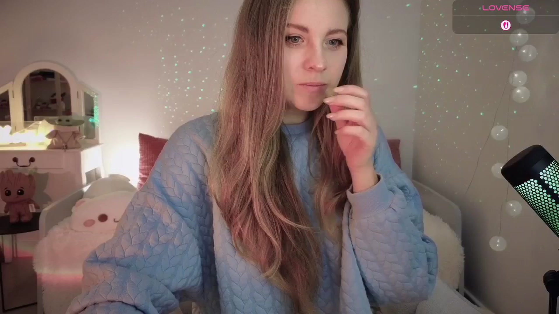 Gallery image thumbnail from ImKeira's myfreecams stream on, 10/05/2025, 21:54 image 2 of 20