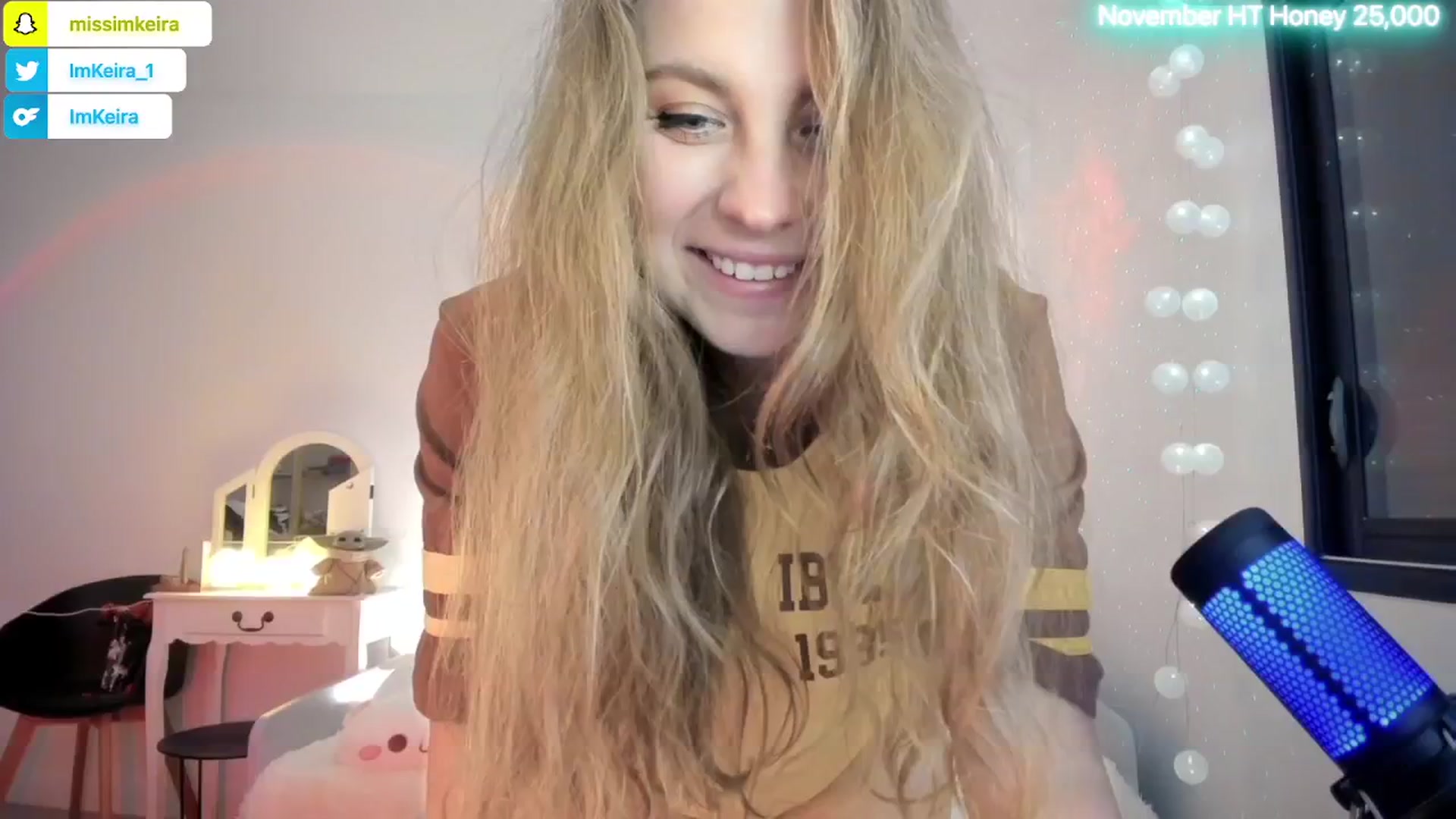 Gallery image thumbnail from ImKeira's myfreecams stream on, 11/17/2025, 21:15 image 7 of 20