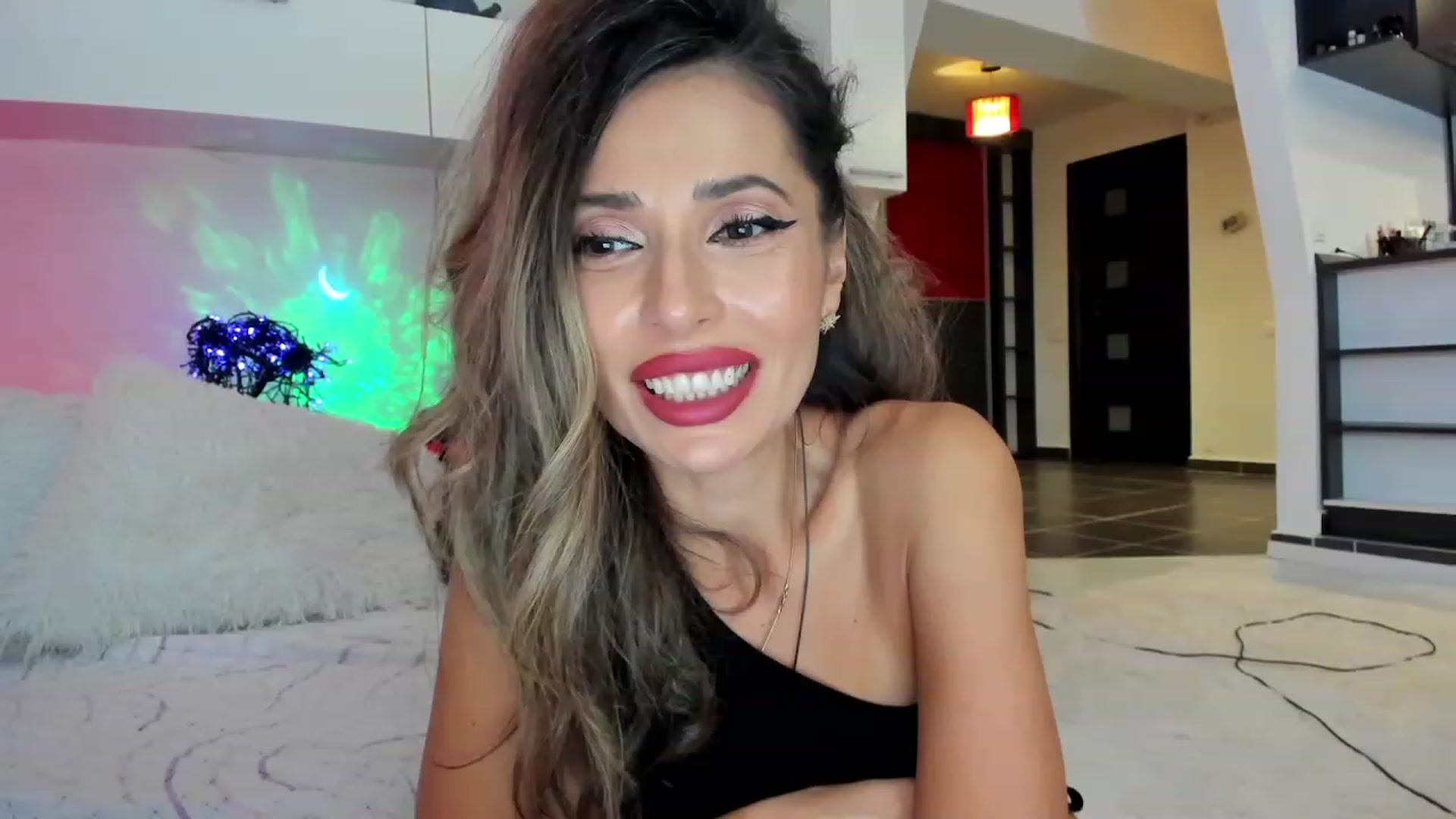 Gallery image thumbnail from ImReallyyNice's myfreecams stream on, 10/05/2023, 22:20 image 15 of 20