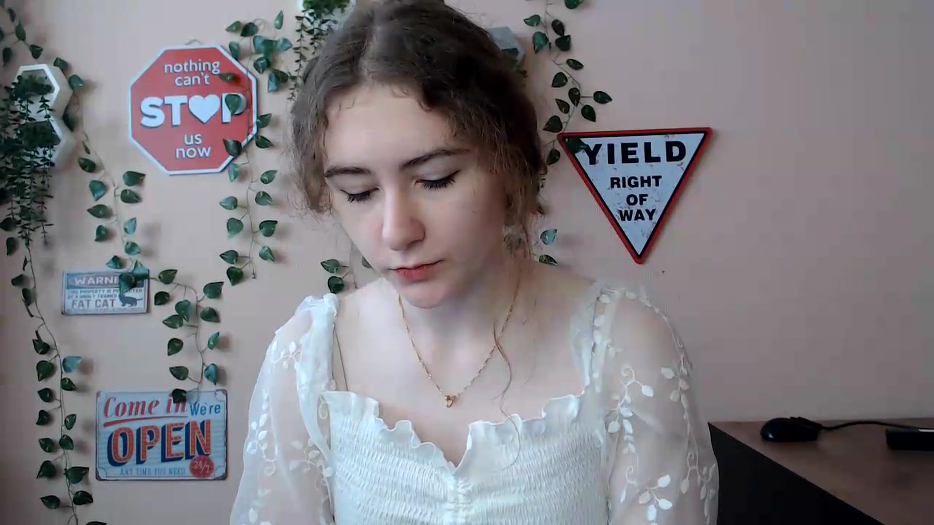 Gallery image thumbnail from Im_Lara's myfreecams stream on, 06/19/2026, 11:16 image 14 of 20