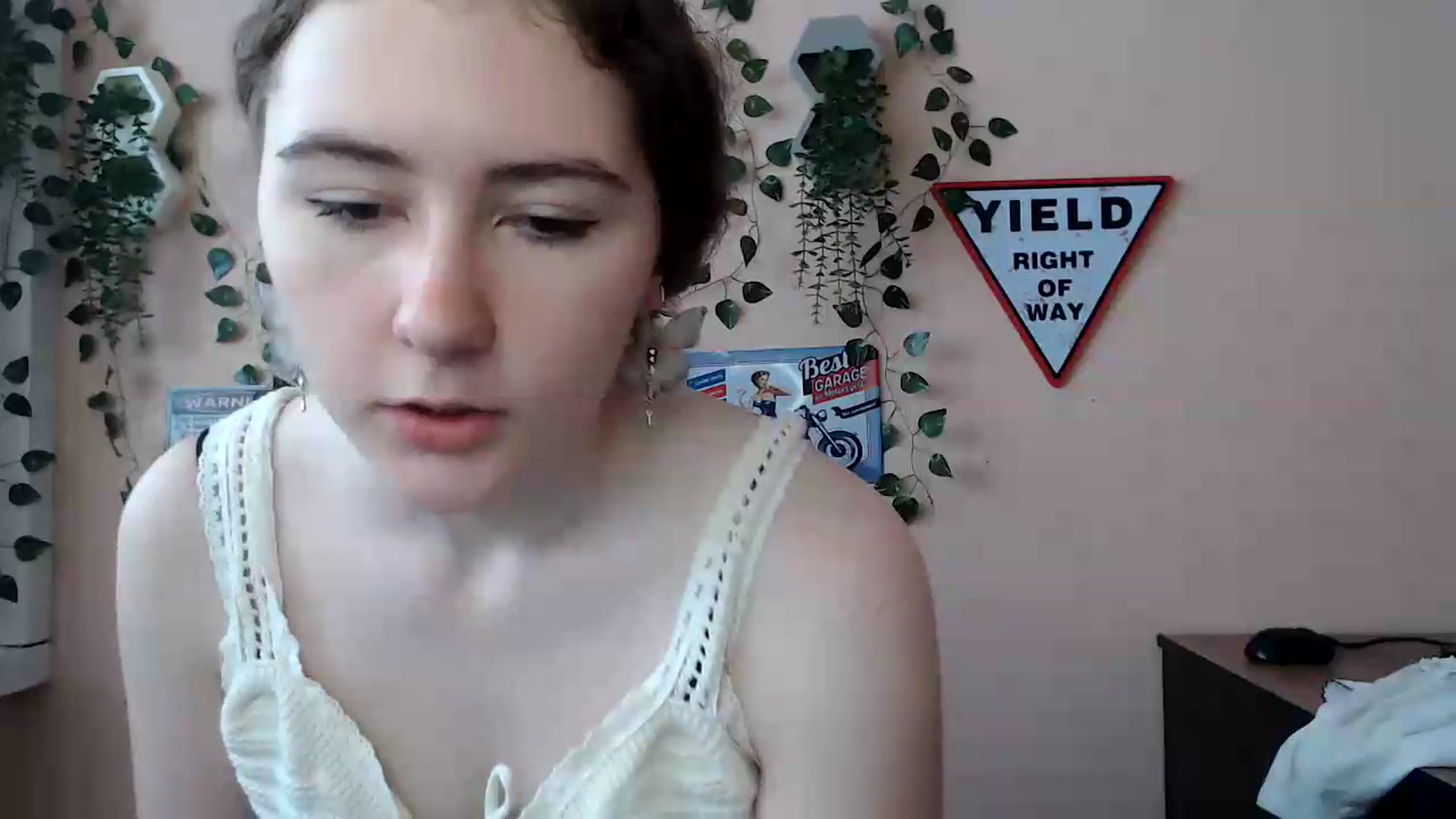 Gallery image thumbnail from Im_Lara's myfreecams stream on, 06/22/2026, 11:55 image 10 of 20