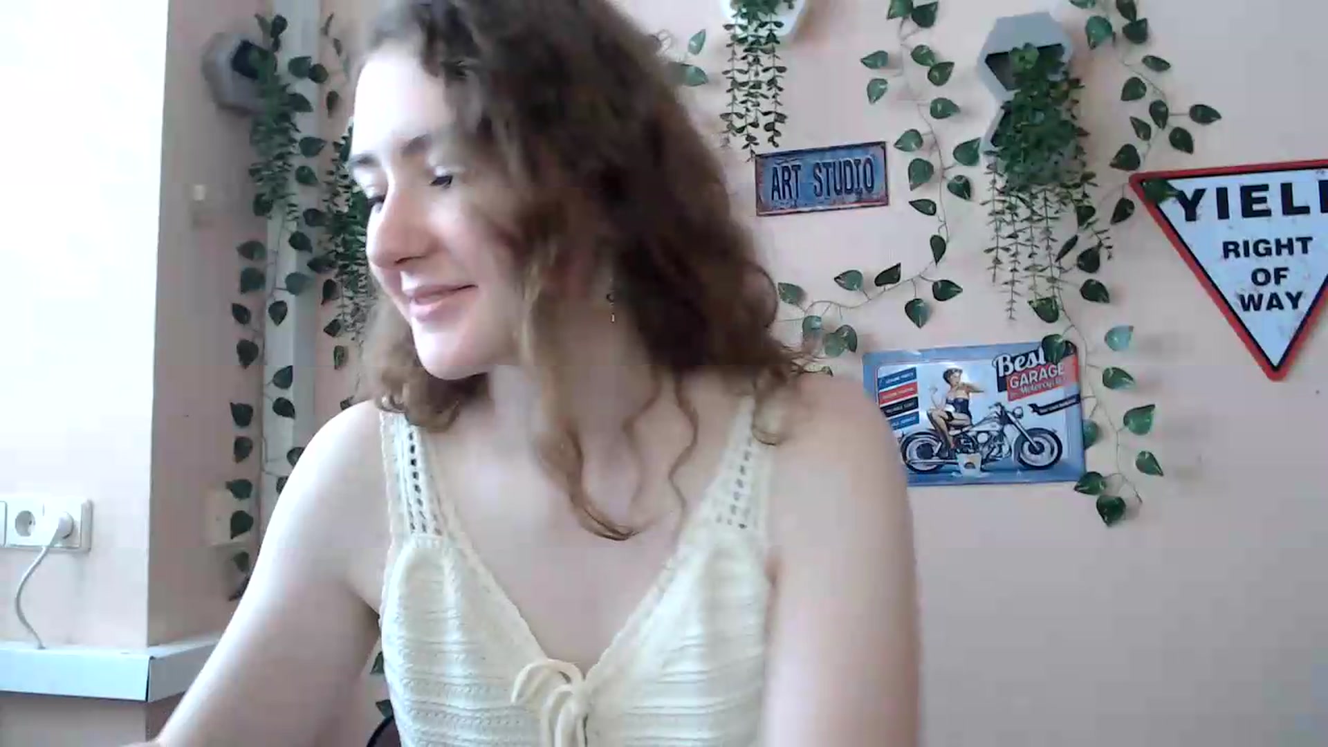 Gallery image thumbnail from Im_Lara's myfreecams stream on, 06/22/2026, 13:00 image 10 of 20