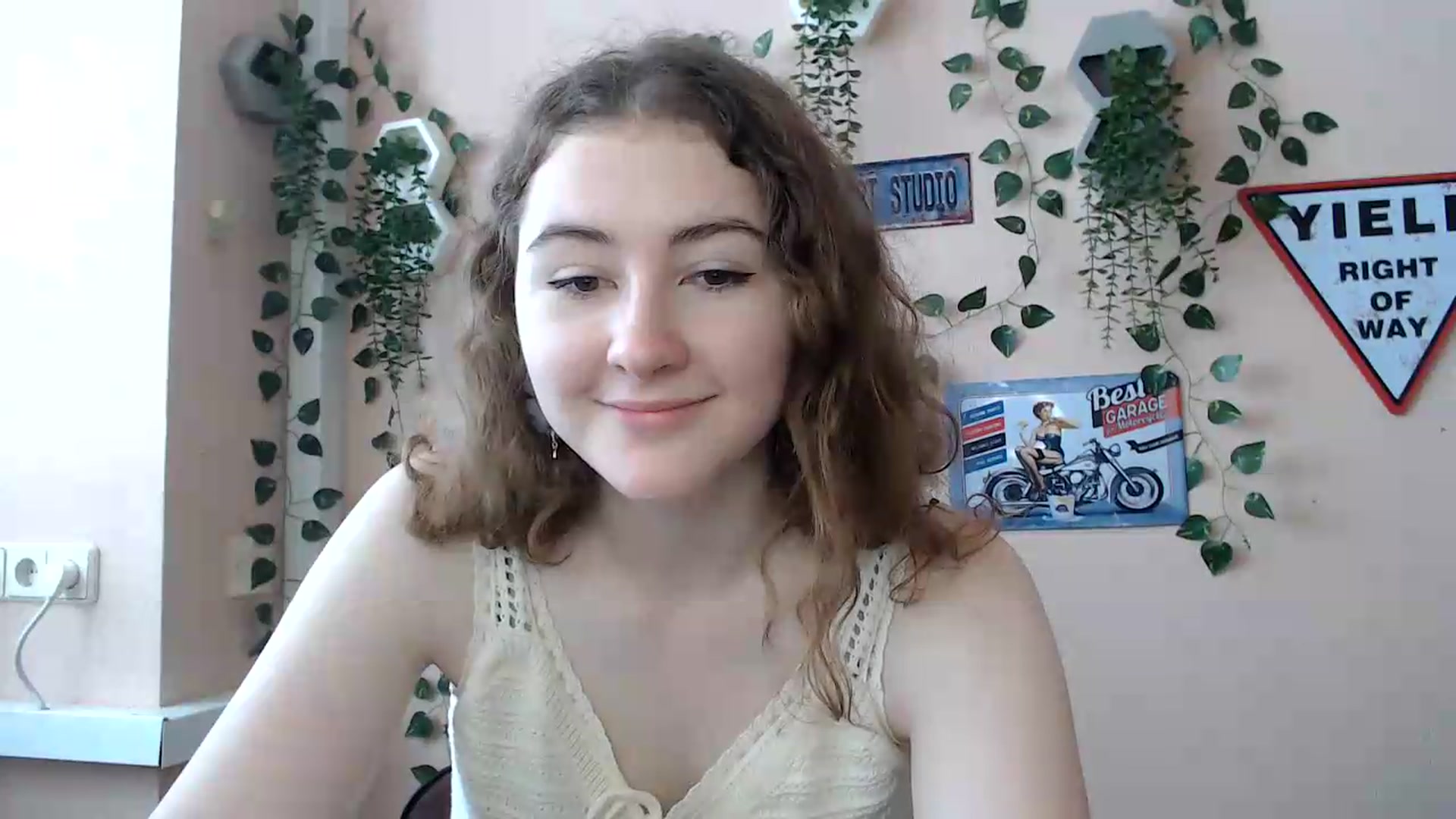 Gallery image thumbnail from Im_Lara's myfreecams stream on, 06/22/2026, 13:00 image 11 of 20