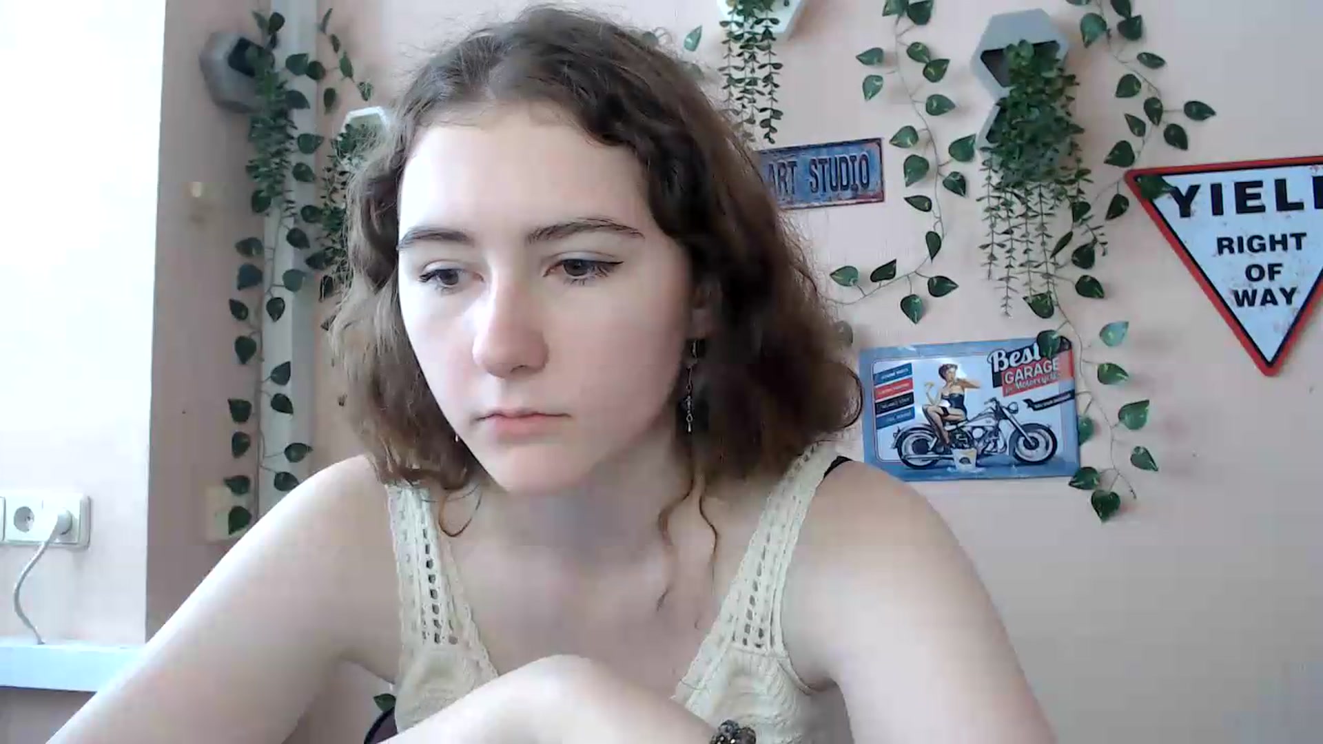 Gallery image thumbnail from Im_Lara's myfreecams stream on, 06/22/2026, 13:00 image 14 of 20