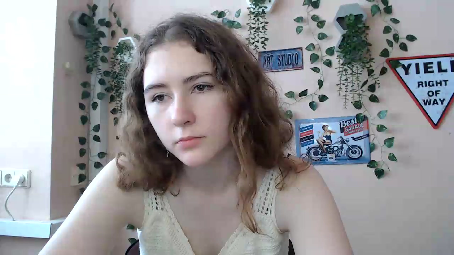 Gallery image thumbnail from Im_Lara's myfreecams stream on, 06/22/2026, 13:00 image 12 of 20