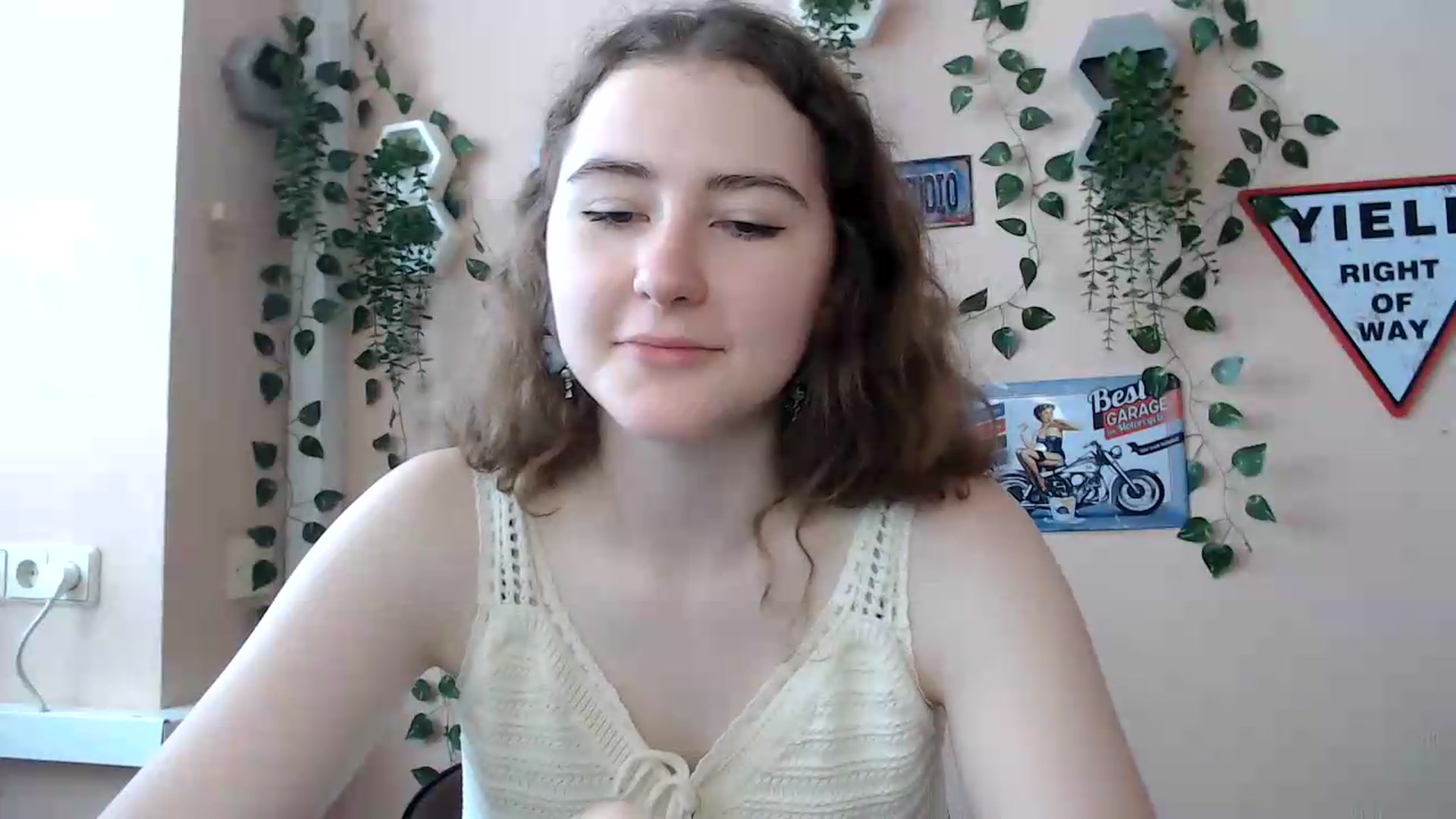 Gallery image thumbnail from Im_Lara's myfreecams stream on, 06/22/2026, 13:00 image 8 of 20