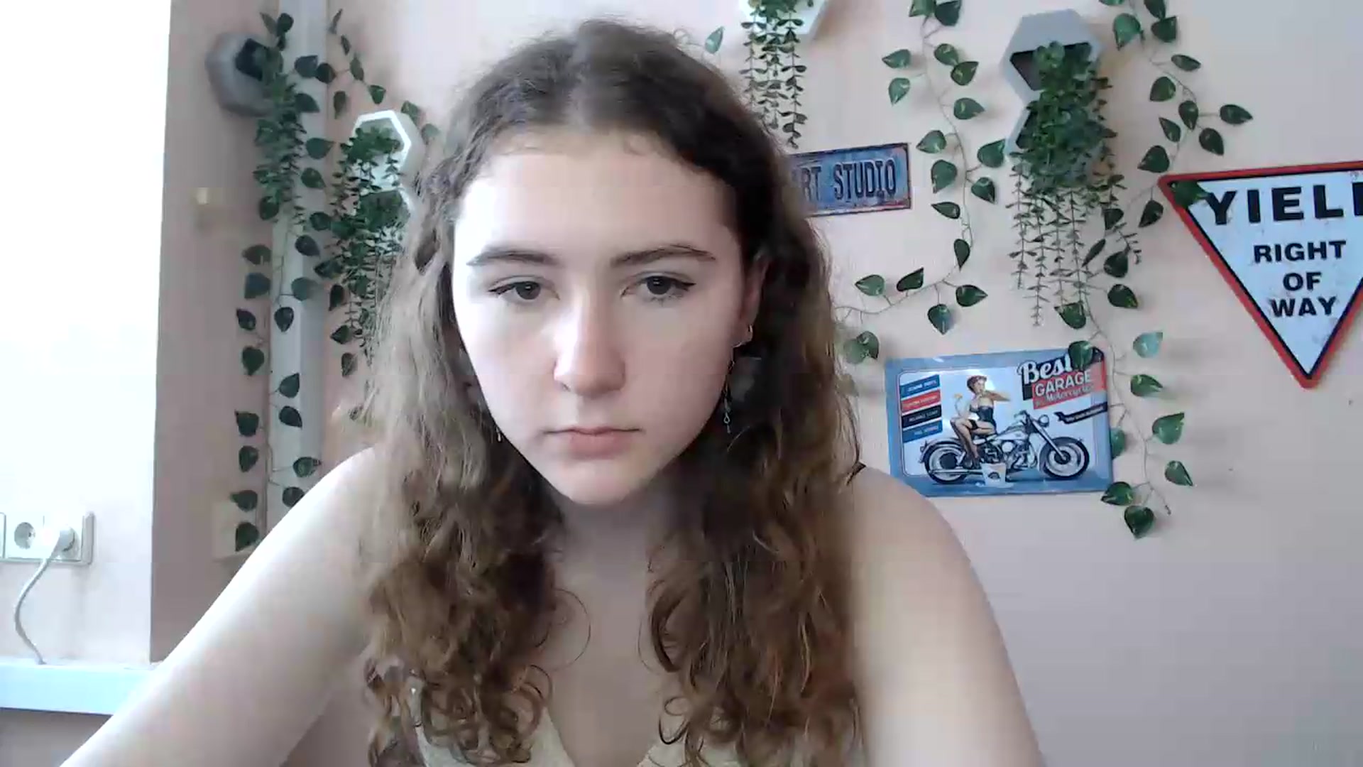 Gallery image thumbnail from Im_Lara's myfreecams stream on, 06/22/2026, 13:00 image 17 of 20