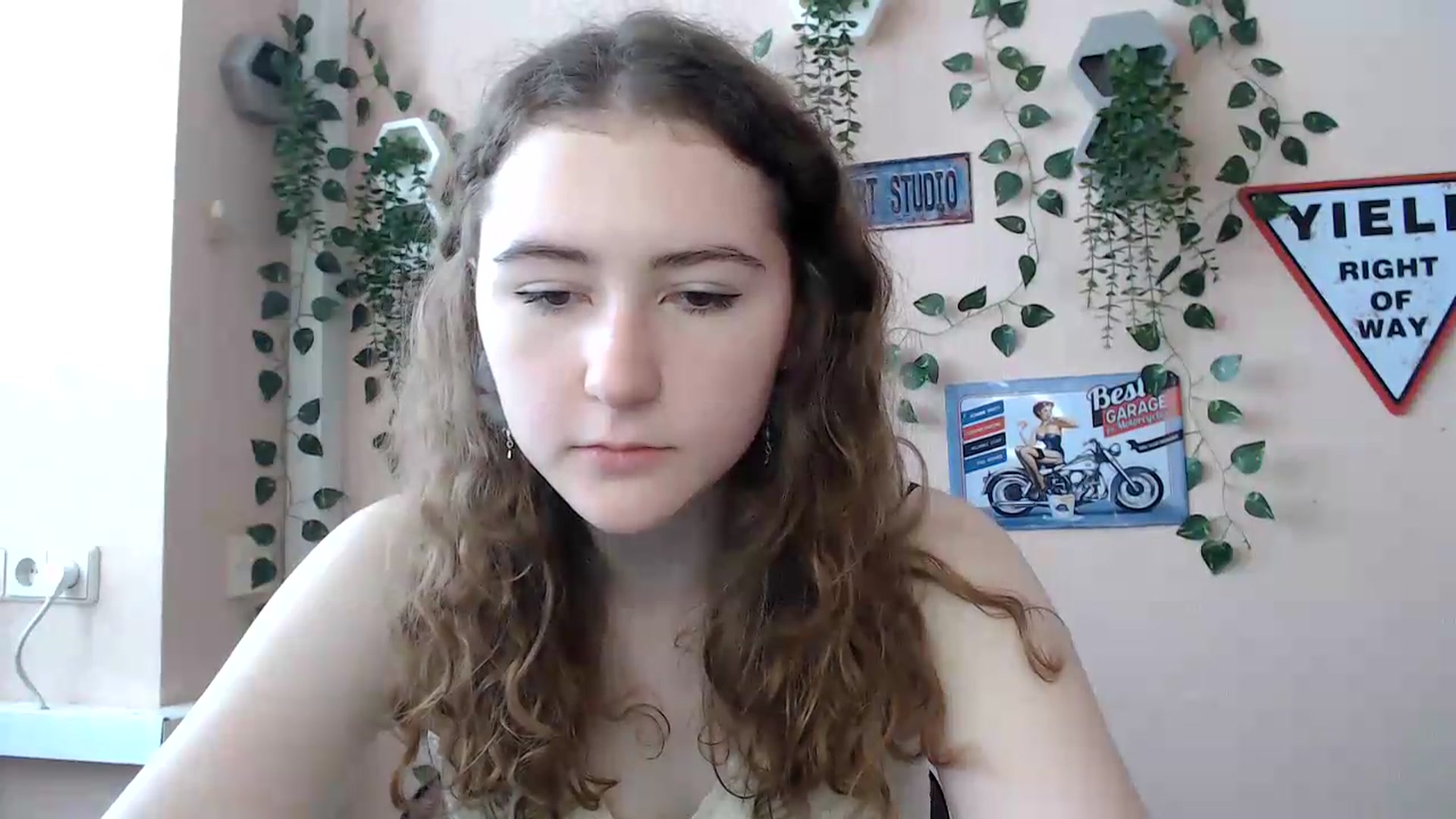 Gallery image thumbnail from Im_Lara's myfreecams stream on, 06/22/2026, 13:00 image 13 of 20