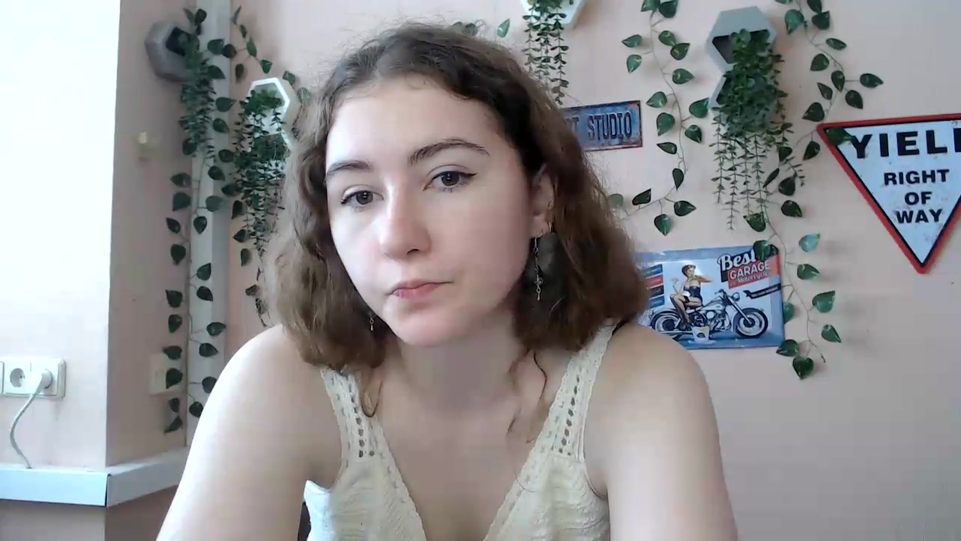 Gallery image thumbnail from Im_Lara's myfreecams stream on, 06/22/2026, 13:00 image 16 of 20