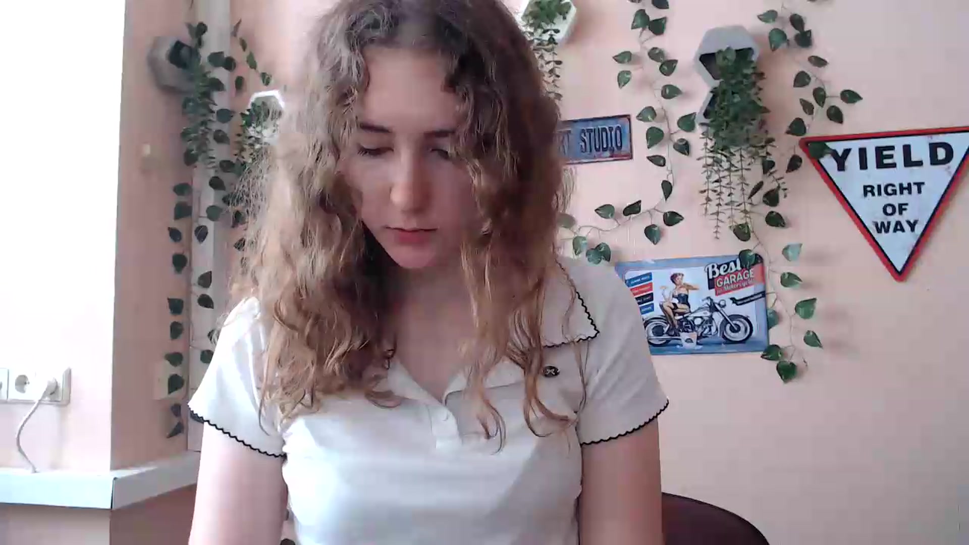 Gallery image thumbnail from Im_Lara's myfreecams stream on, 06/22/2026, 14:51 image 19 of 20