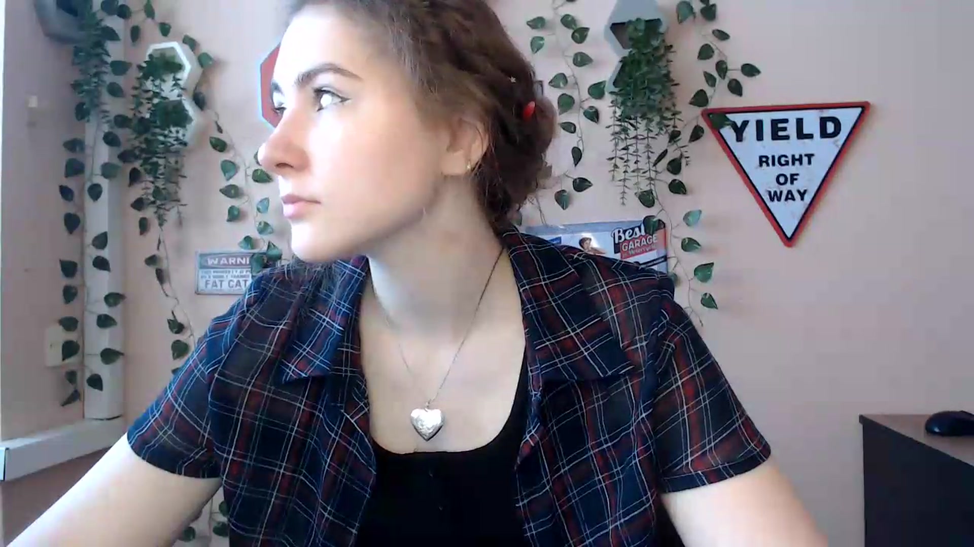 Gallery image thumbnail from Im_Lara's myfreecams stream on, 06/23/2026, 09:41 image 2 of 20