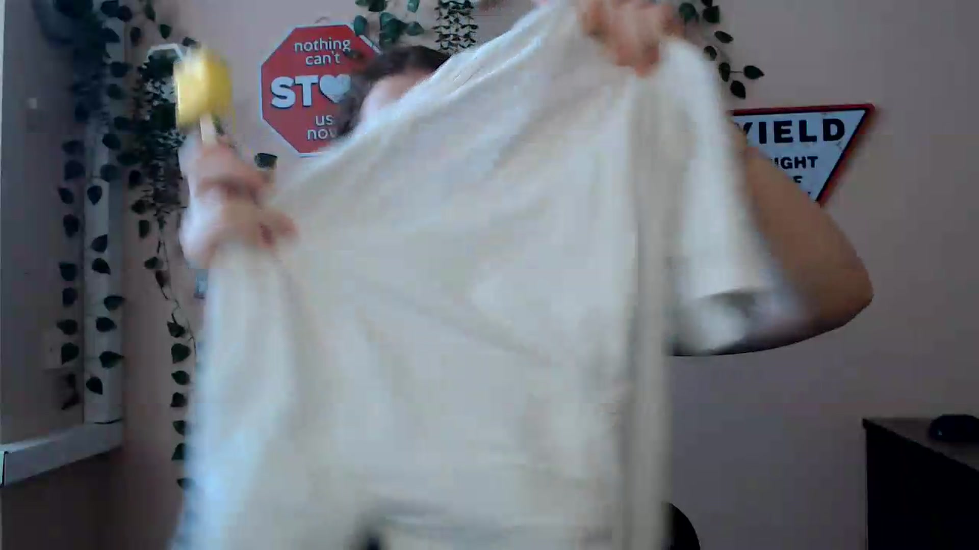 Gallery image thumbnail from Im_Lara's myfreecams stream on, 06/23/2026, 10:31 image 4 of 20