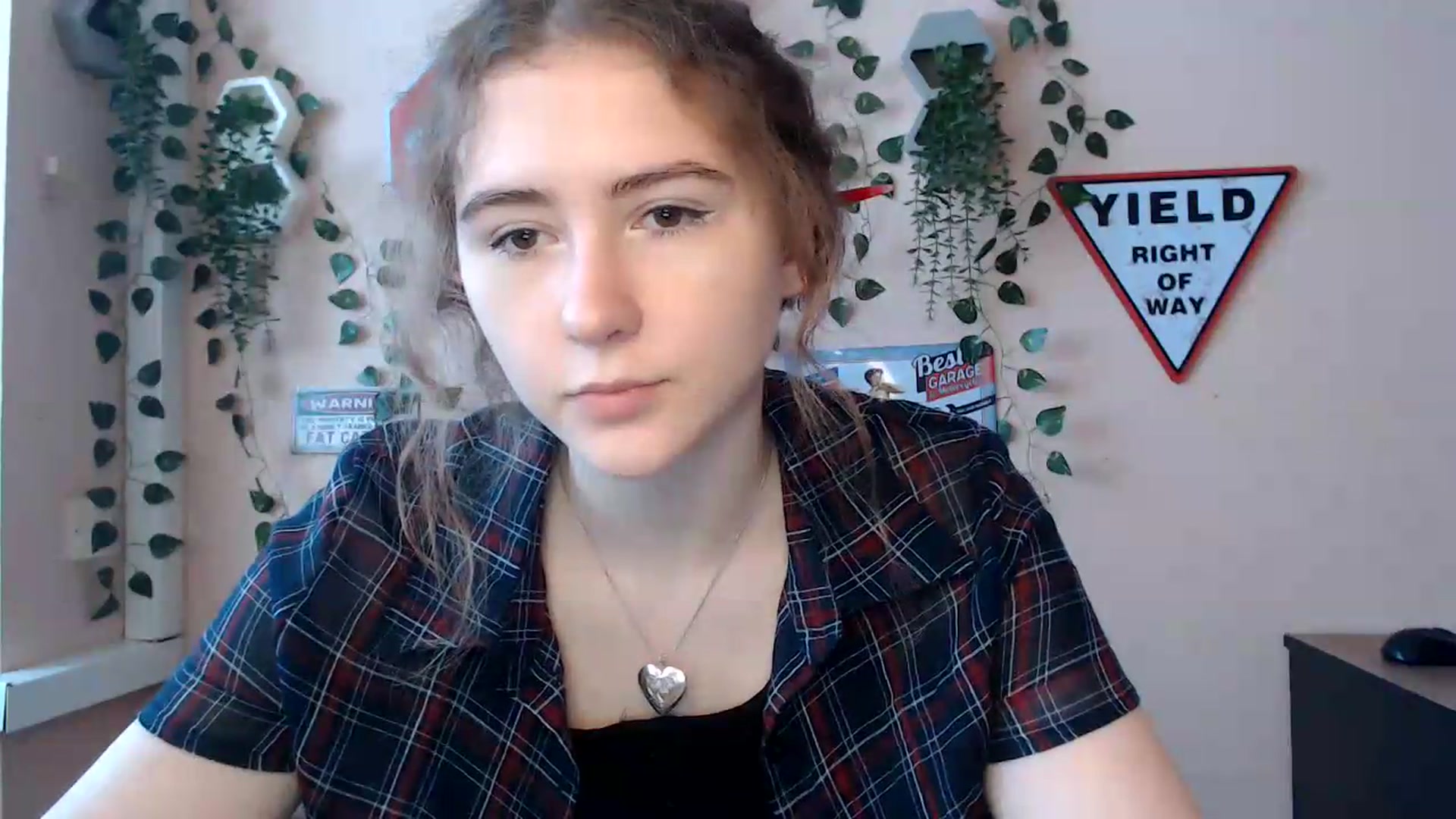 Gallery image thumbnail from Im_Lara's myfreecams stream on, 06/23/2026, 10:31 image 18 of 20