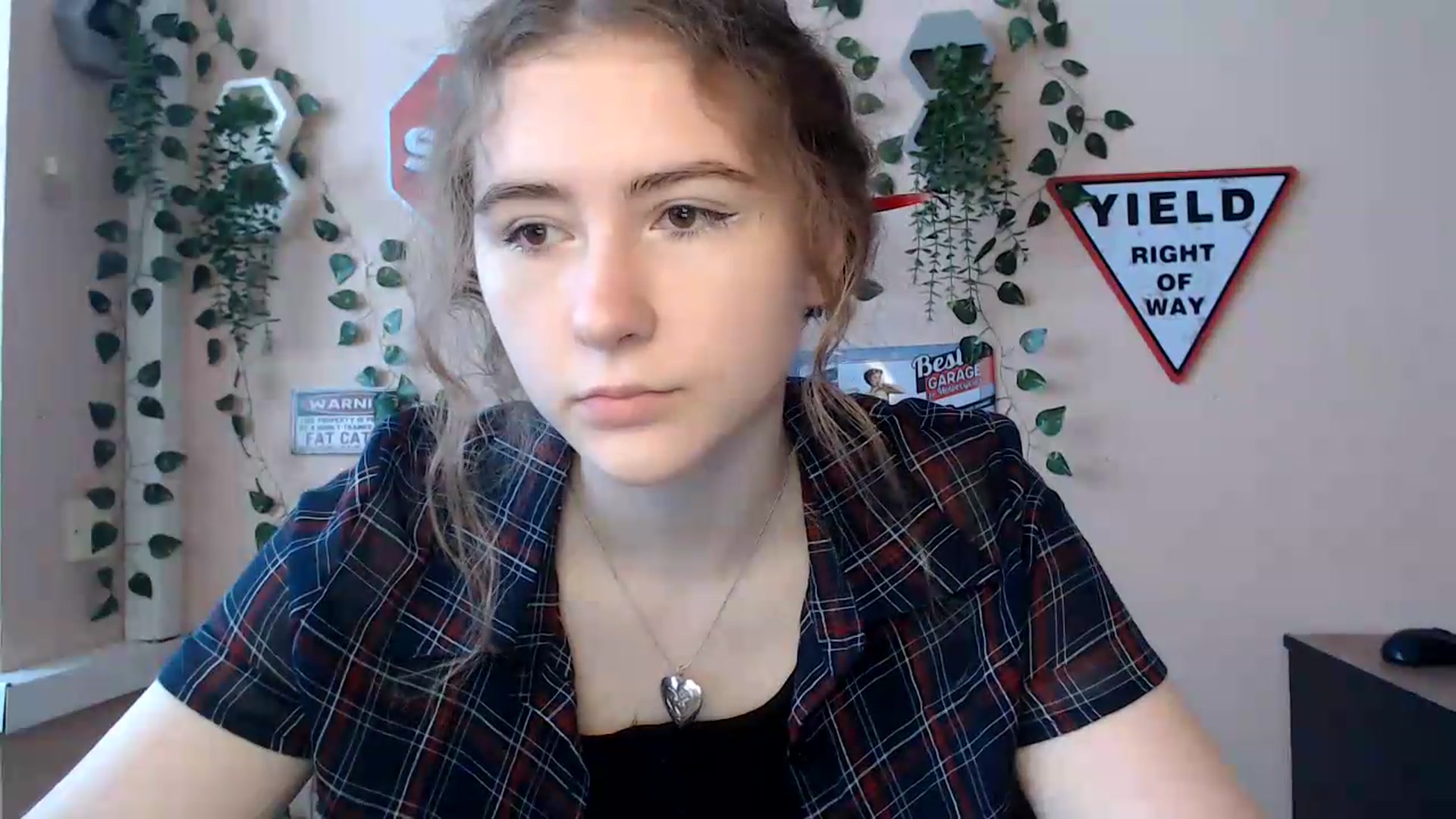 Gallery image thumbnail from Im_Lara's myfreecams stream on, 06/23/2026, 10:31 image 13 of 20
