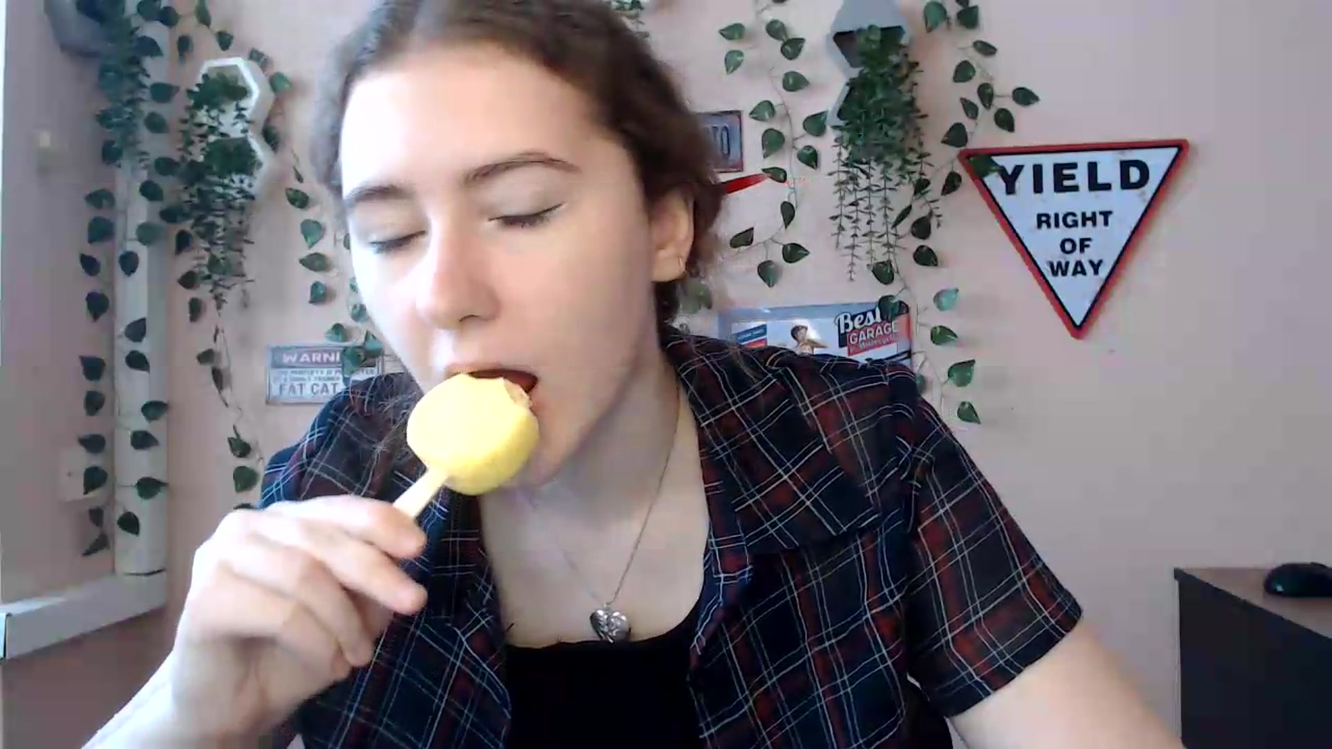Gallery image thumbnail from Im_Lara's myfreecams stream on, 06/23/2026, 10:31 image 3 of 20