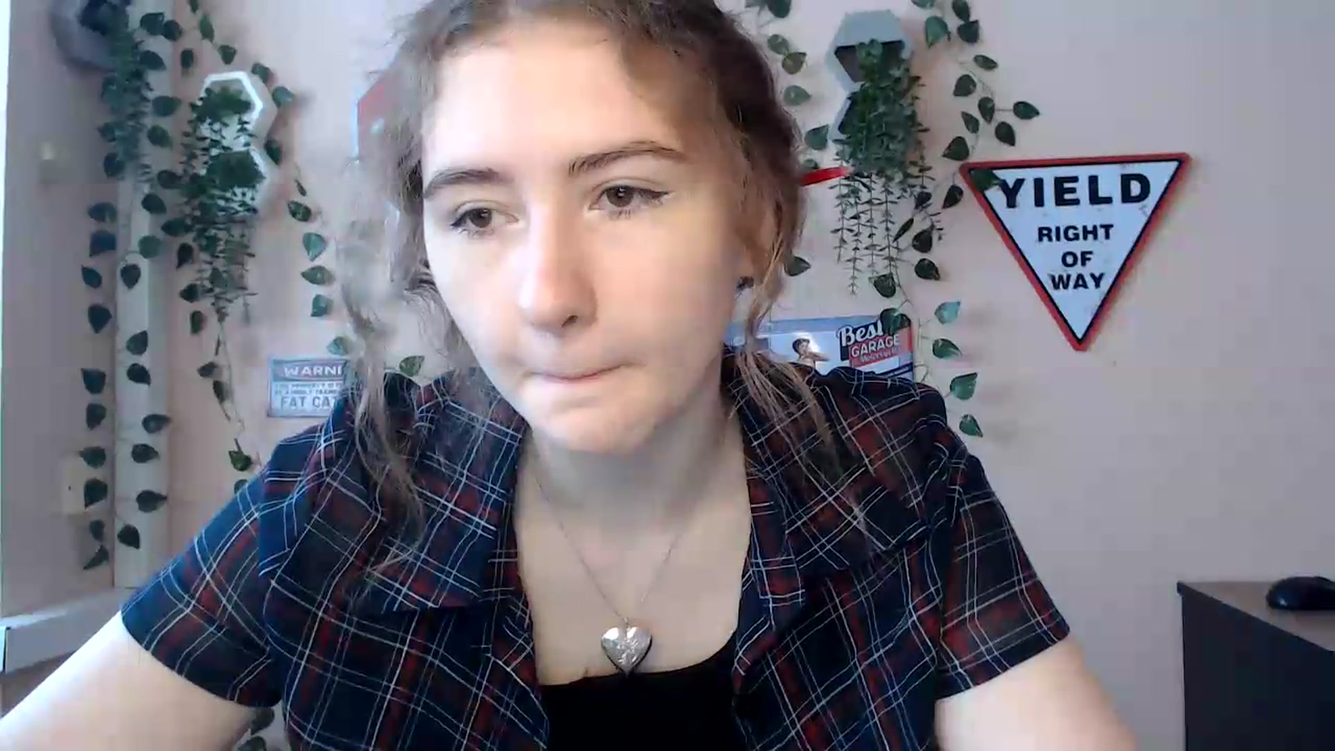 Gallery image thumbnail from Im_Lara's myfreecams stream on, 06/23/2026, 10:31 image 14 of 20