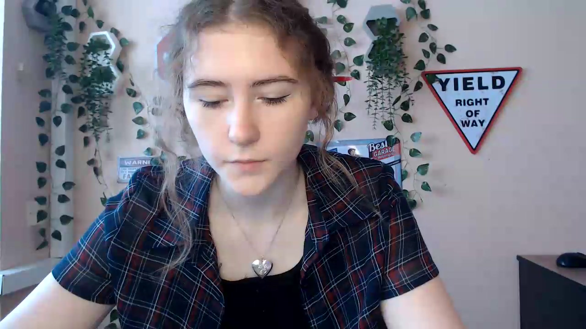 Gallery image thumbnail from Im_Lara's myfreecams stream on, 06/23/2026, 10:31 image 11 of 20
