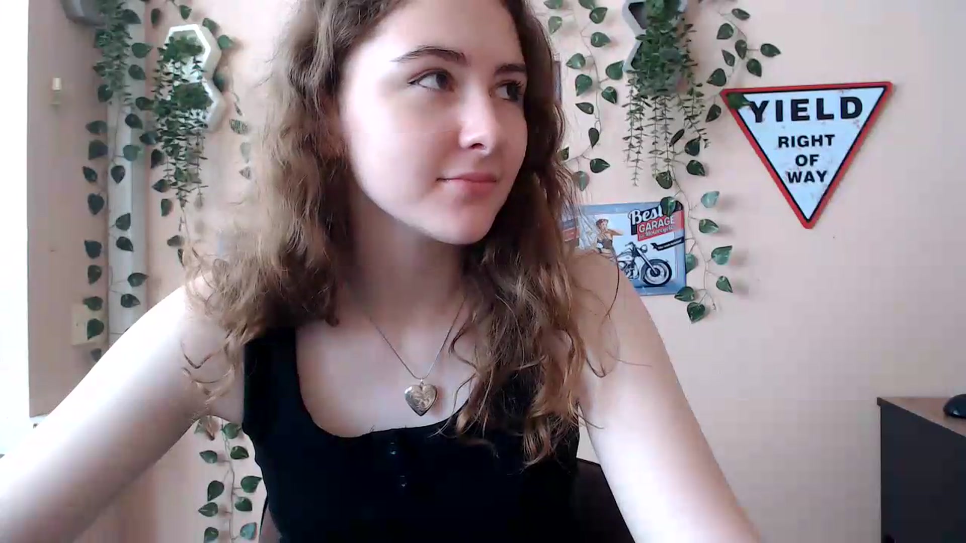 Gallery image thumbnail from Im_Lara's myfreecams stream on, 06/23/2026, 14:29 image 8 of 20