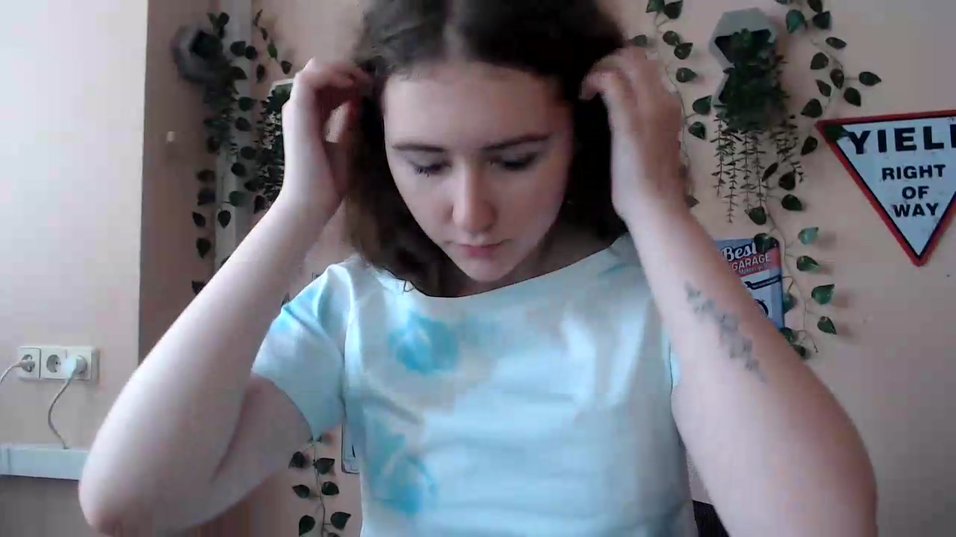 Gallery image thumbnail from Im_Lara's myfreecams stream on, 06/24/2026, 14:43 image 18 of 20