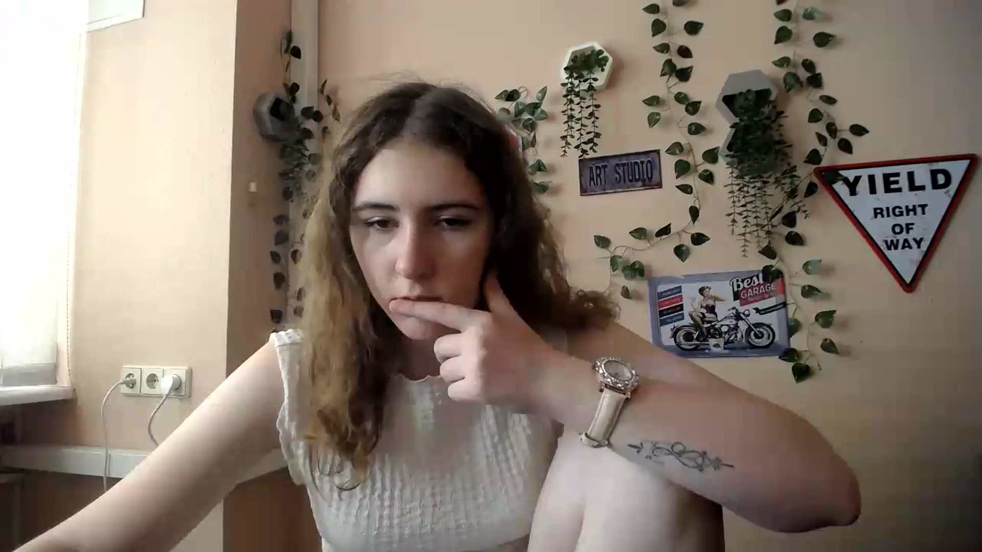 Gallery image thumbnail from Im_Lara's myfreecams stream on, 06/30/2026, 15:06 image 3 of 20