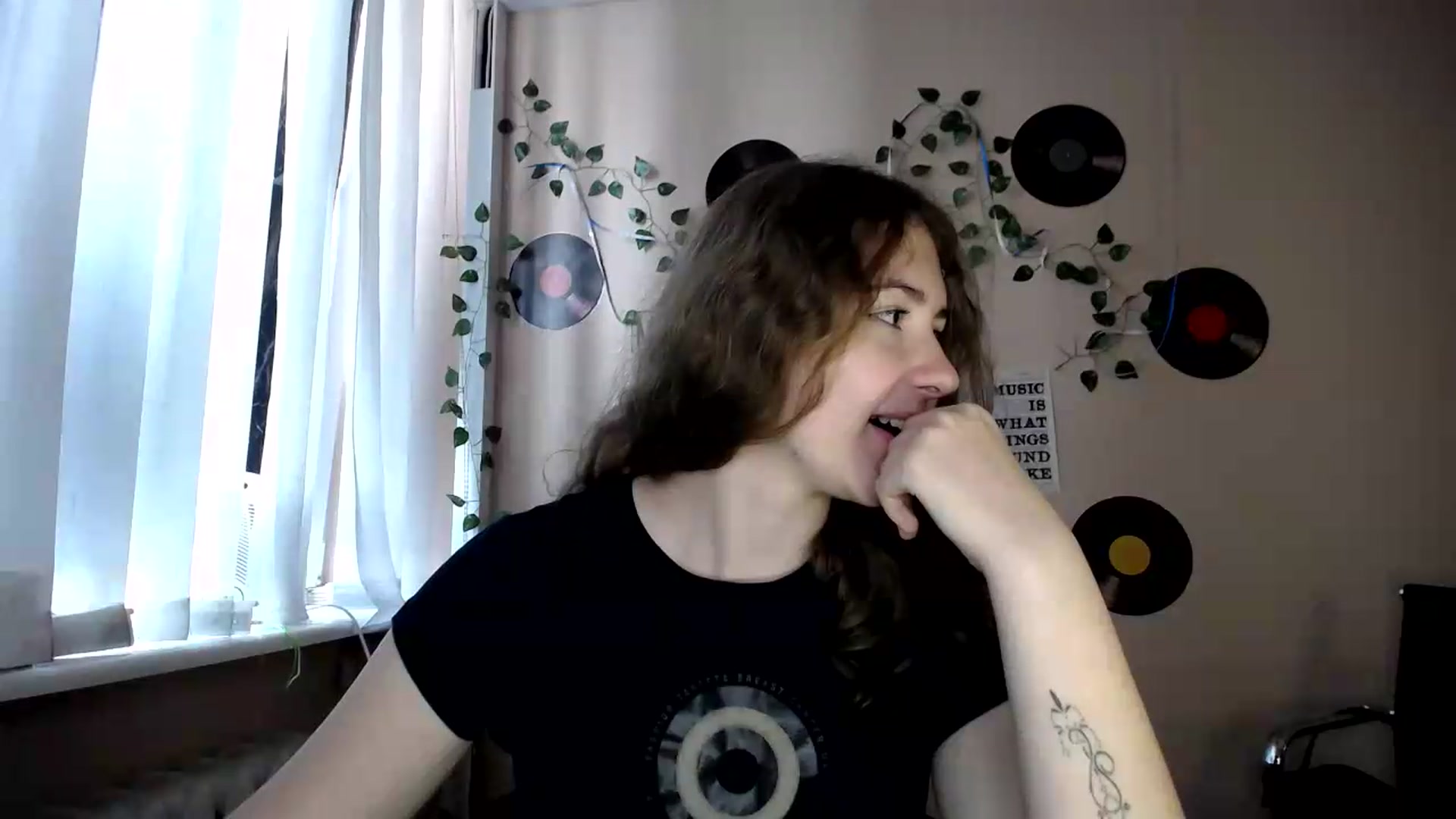 Gallery image thumbnail from Im_Lara's myfreecams stream on, 07/16/2026, 12:28 image 6 of 20