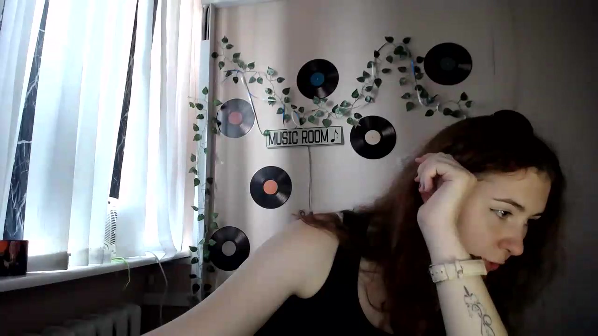 Gallery image thumbnail from Im_Lara's myfreecams stream on, 07/20/2026, 13:27 image 4 of 20