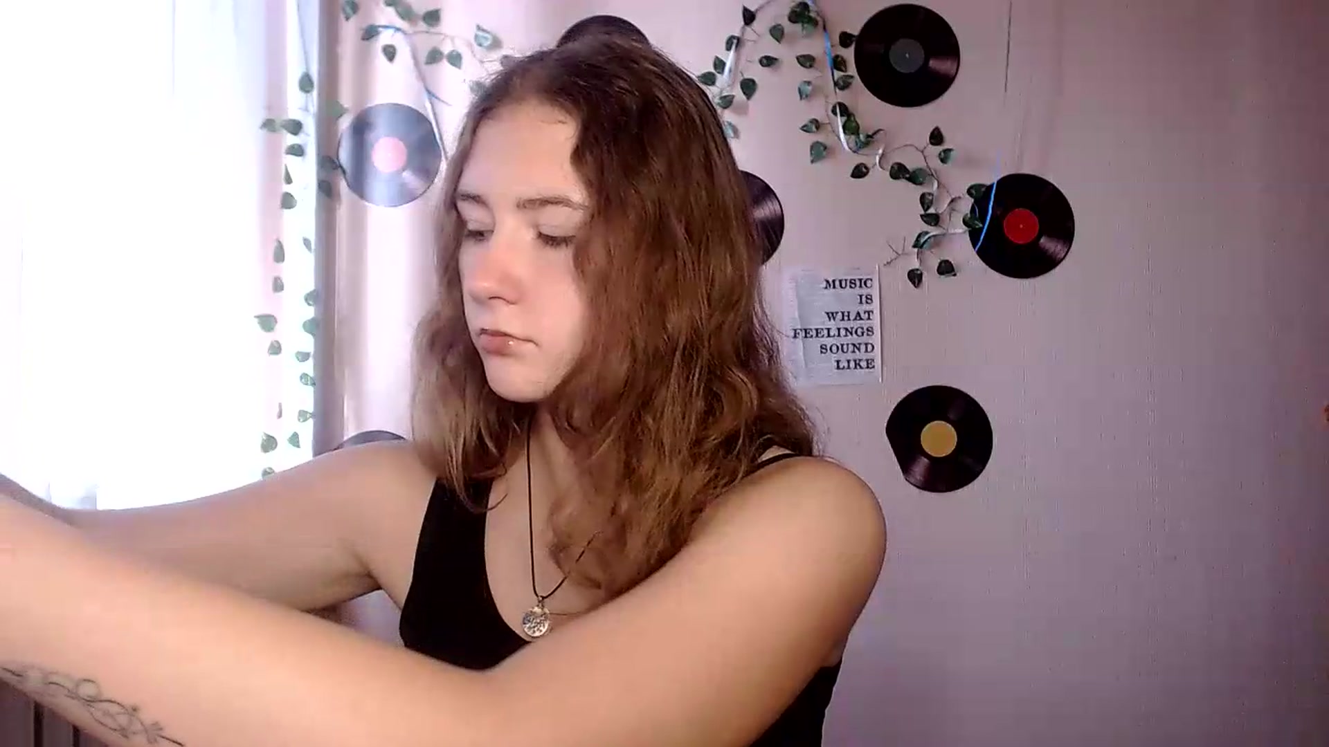 Gallery image thumbnail from Im_Lara's myfreecams stream on, 09/17/2026, 13:47 image 8 of 20