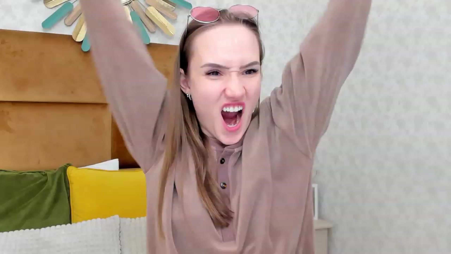 Gallery image thumbnail from Im_Mystery's myfreecams stream on, 11/19/2022, 19:17 image 18 of 20