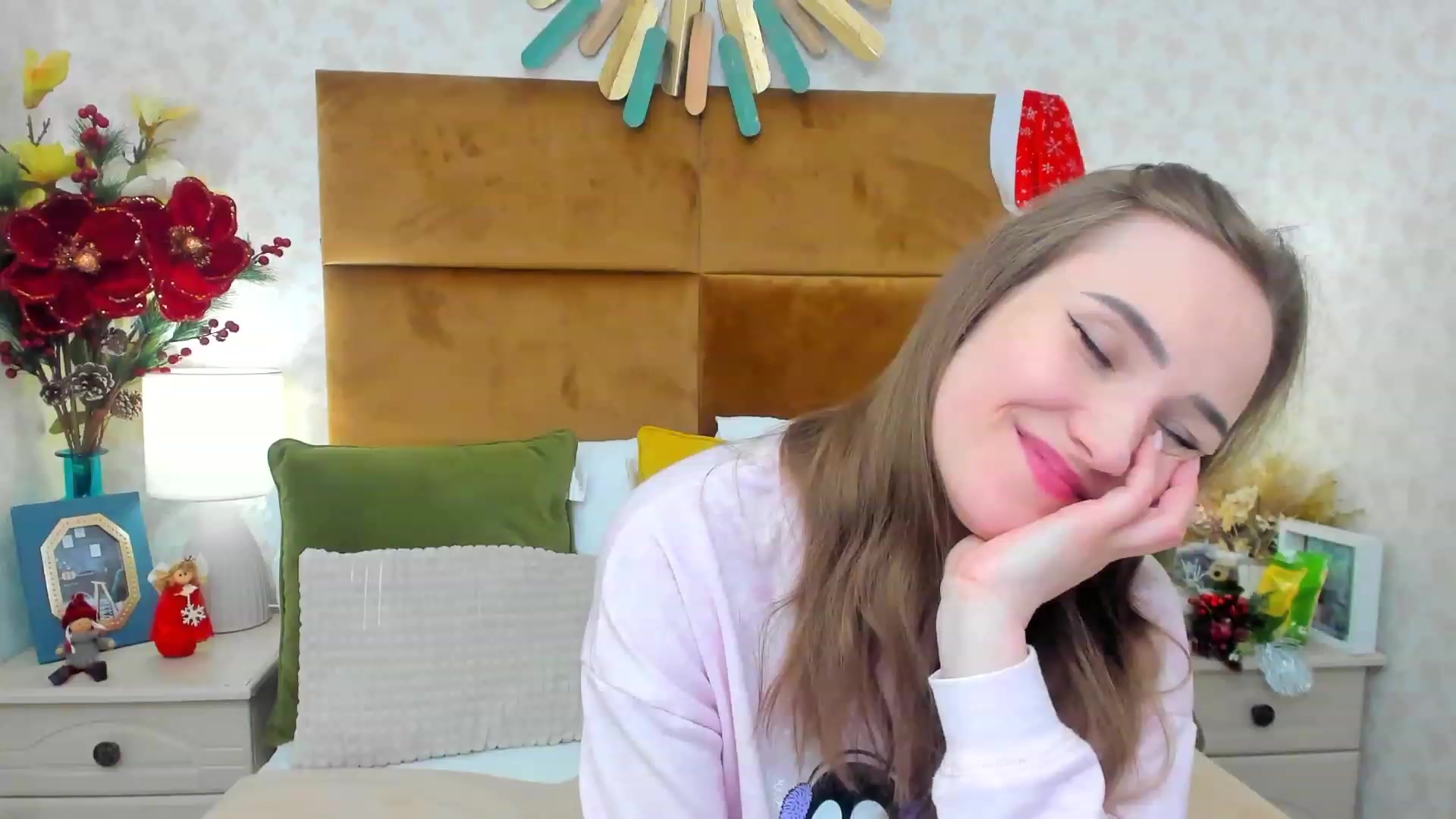 Gallery image thumbnail from Im_Mystery's myfreecams stream on, 12/25/2022, 24:59 image 20 of 20