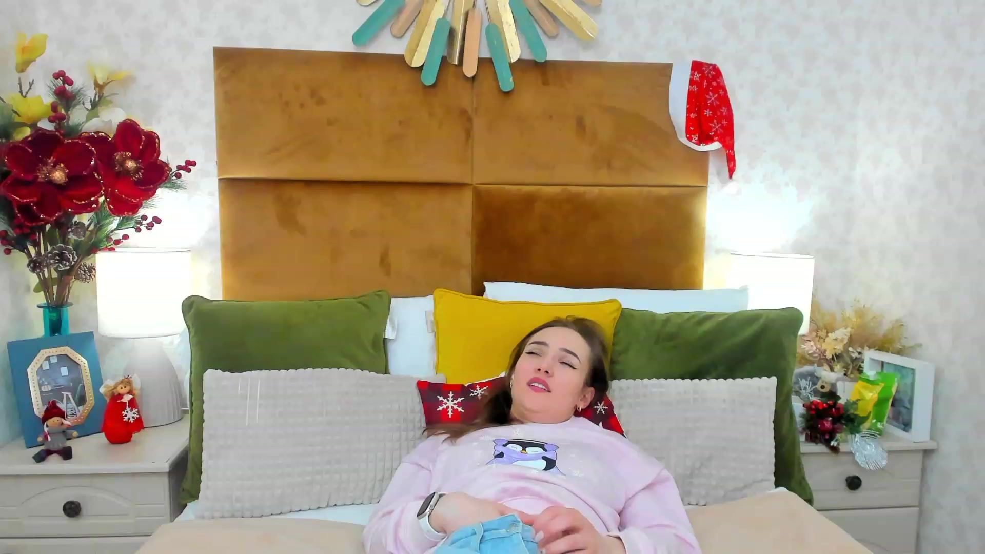 Gallery image thumbnail from Im_Mystery's myfreecams stream on, 12/25/2022, 24:59 image 17 of 20