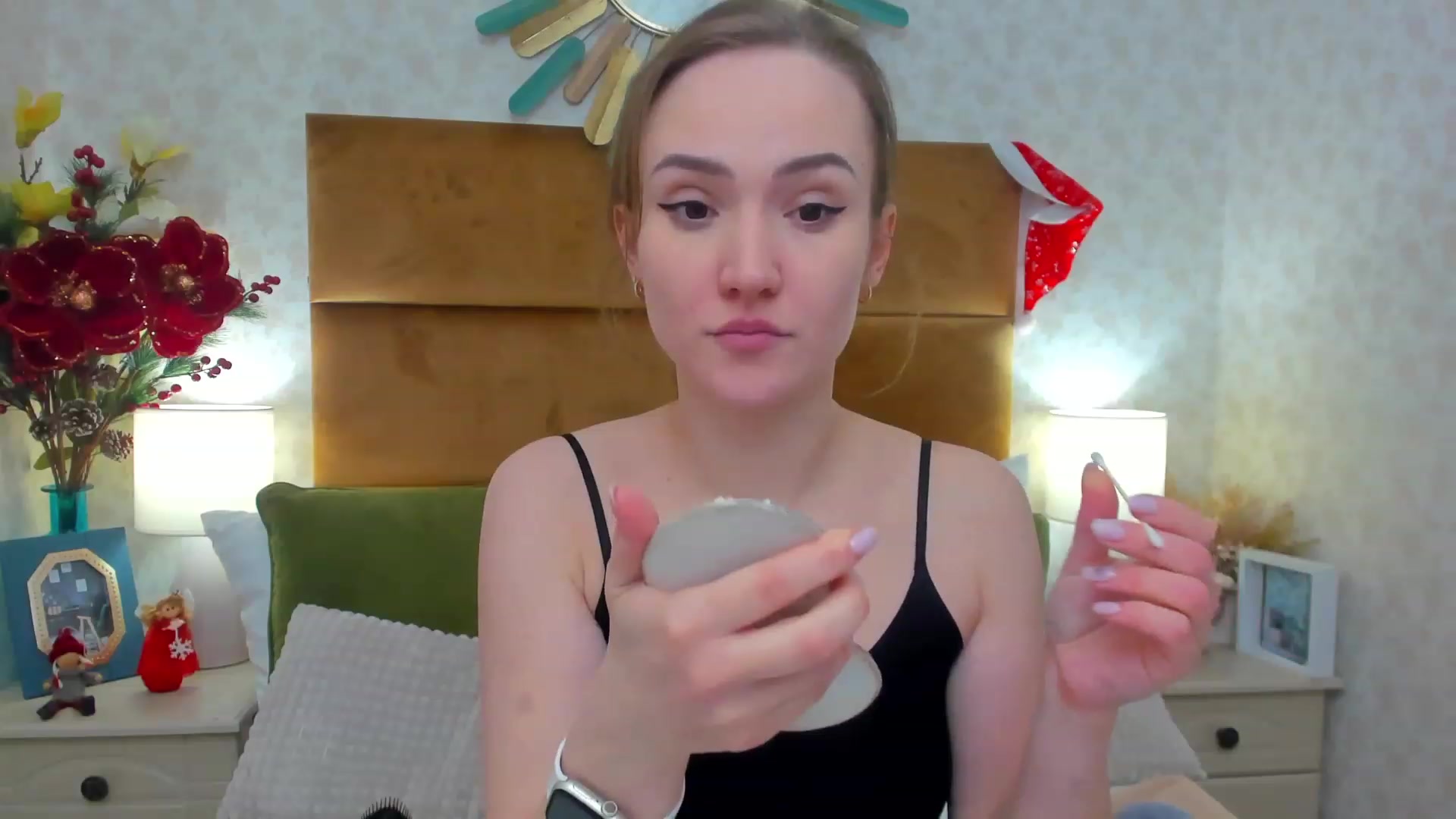 Gallery image thumbnail from Im_Mystery's myfreecams stream on, 12/26/2022, 03:01 image 7 of 20