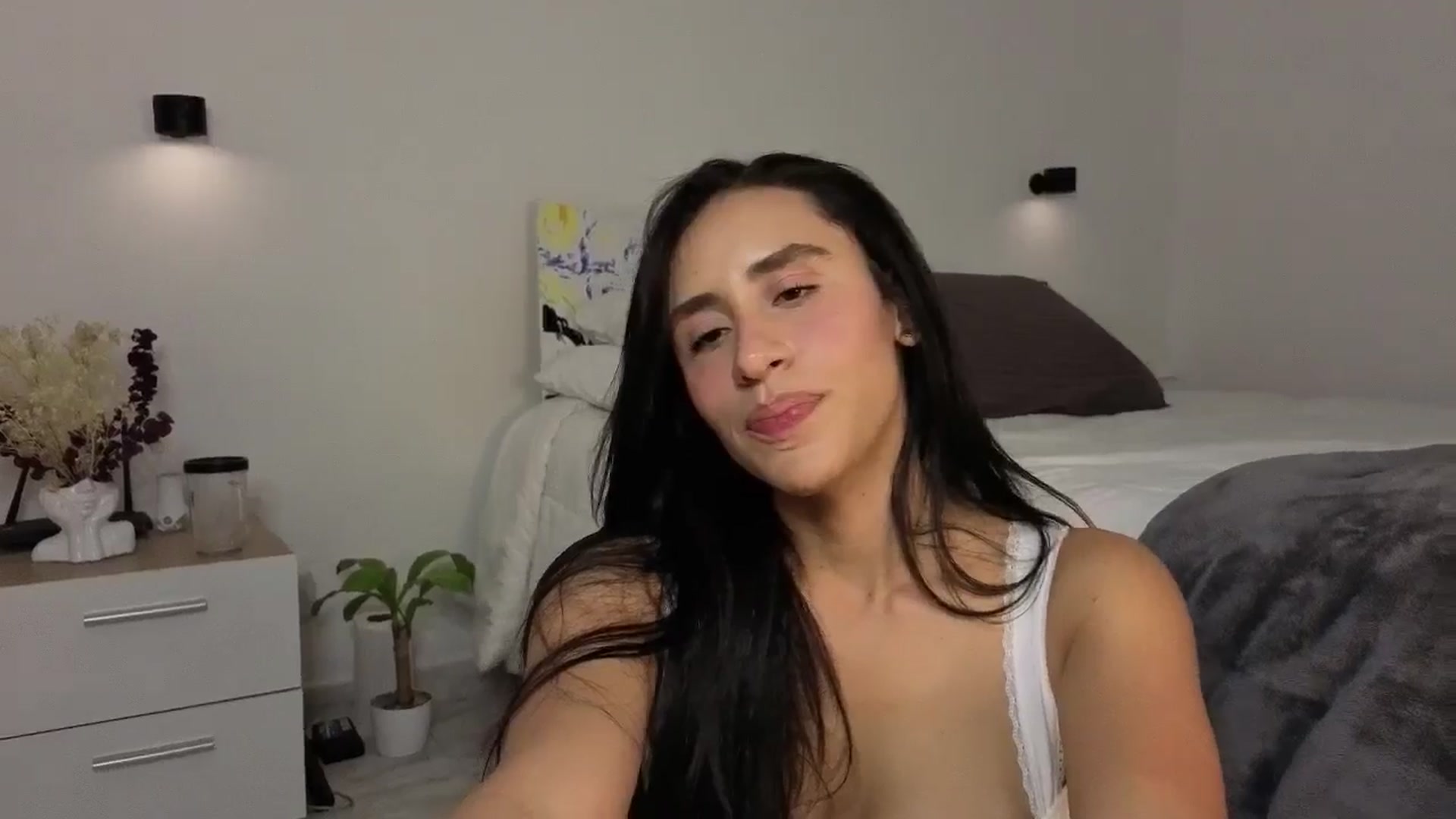 Gallery image thumbnail from ImnotBrina's myfreecams stream on, 05/13/2025, 01:23 image 17 of 20