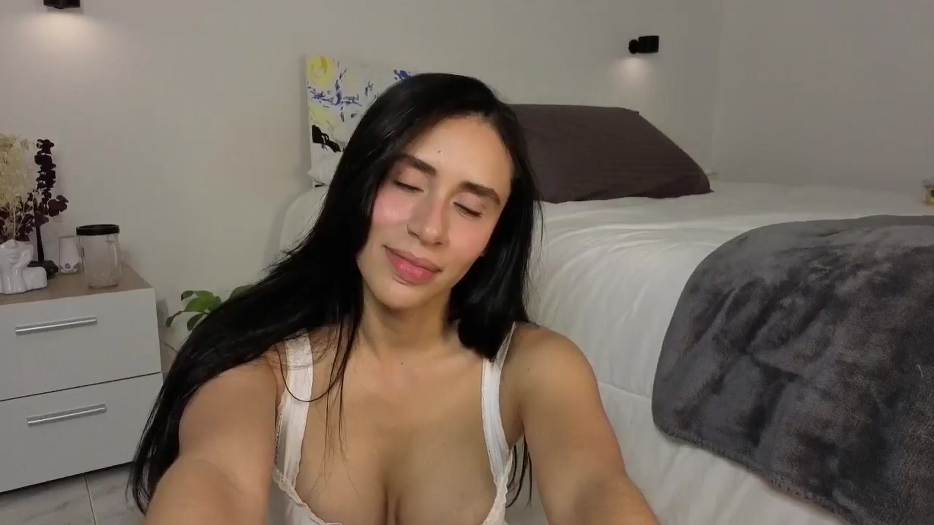 Gallery image thumbnail from ImnotBrina's myfreecams stream on, 05/13/2025, 01:23 image 14 of 20