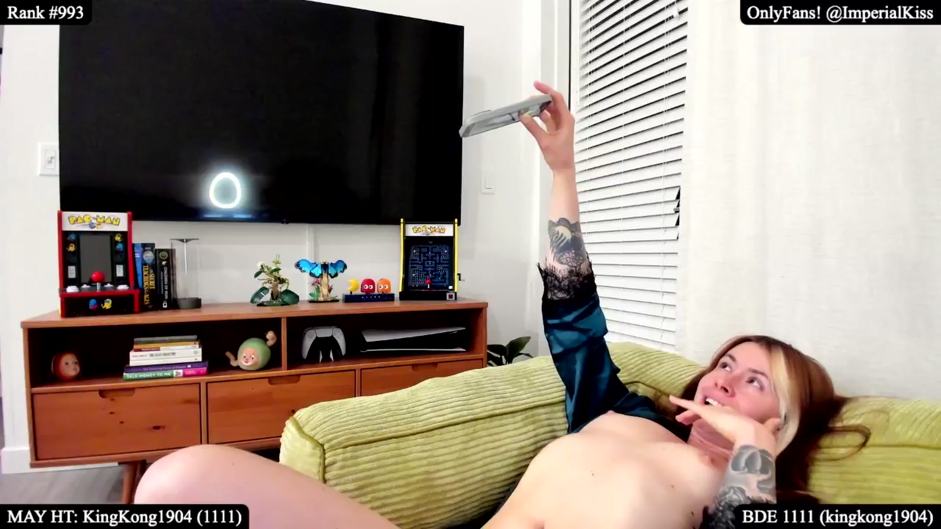 Gallery image thumbnail from ImperialKiss's myfreecams stream on, 05/03/2025, 05:01 image 12 of 20
