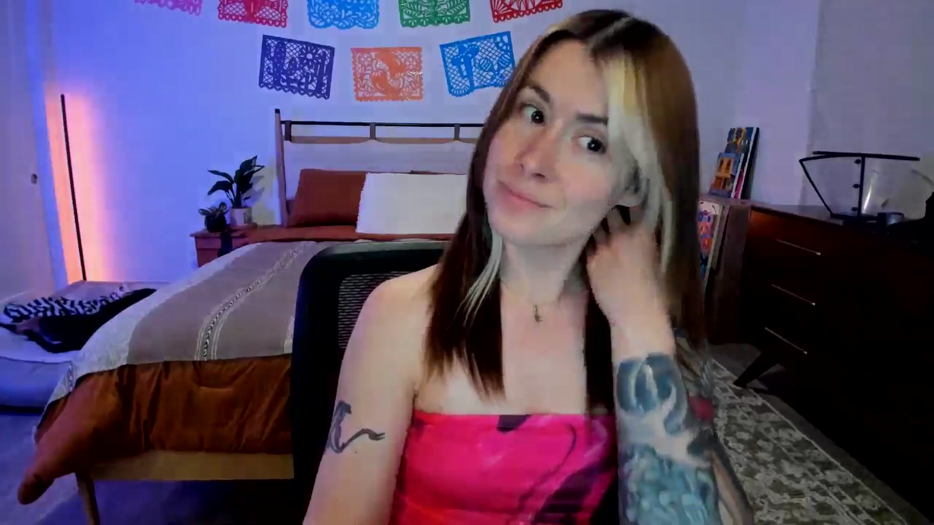 Gallery image thumbnail from ImperialKiss's myfreecams stream on, 05/06/2025, 06:23 image 3 of 20