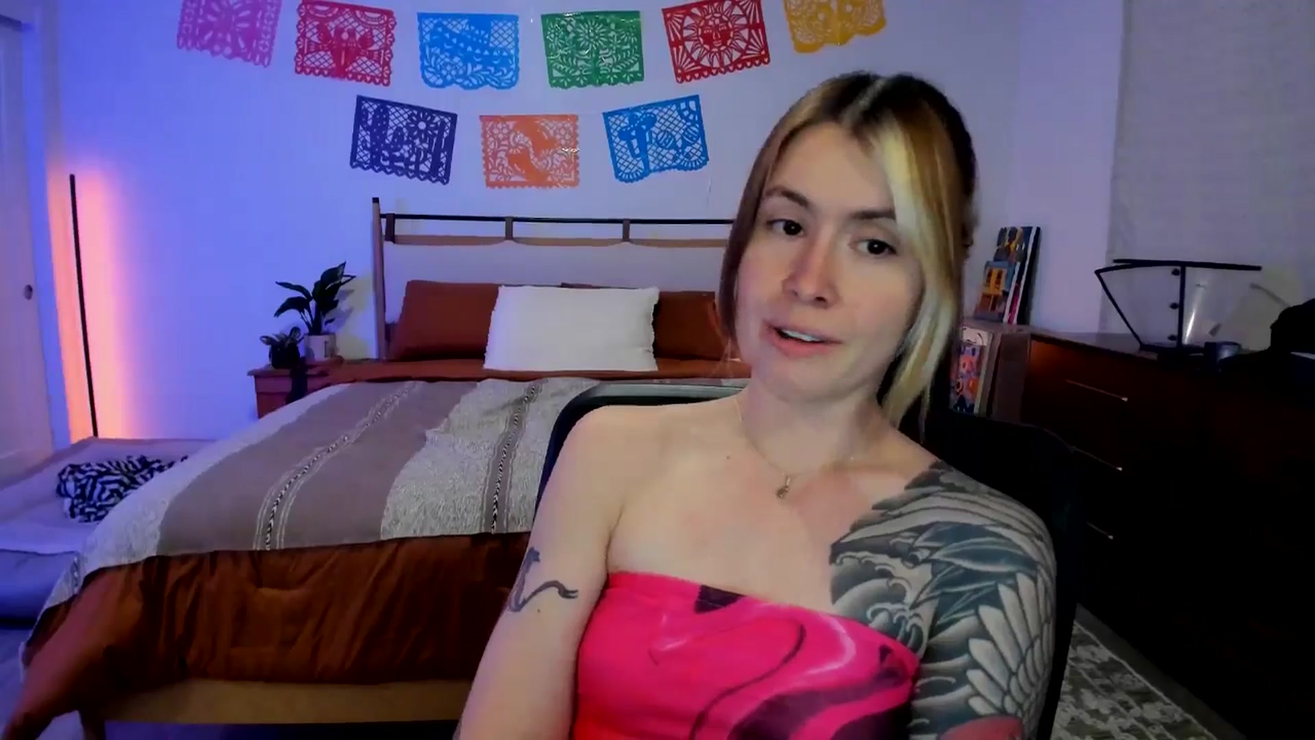 Gallery image thumbnail from ImperialKiss's myfreecams stream on, 05/06/2025, 06:23 image 14 of 20