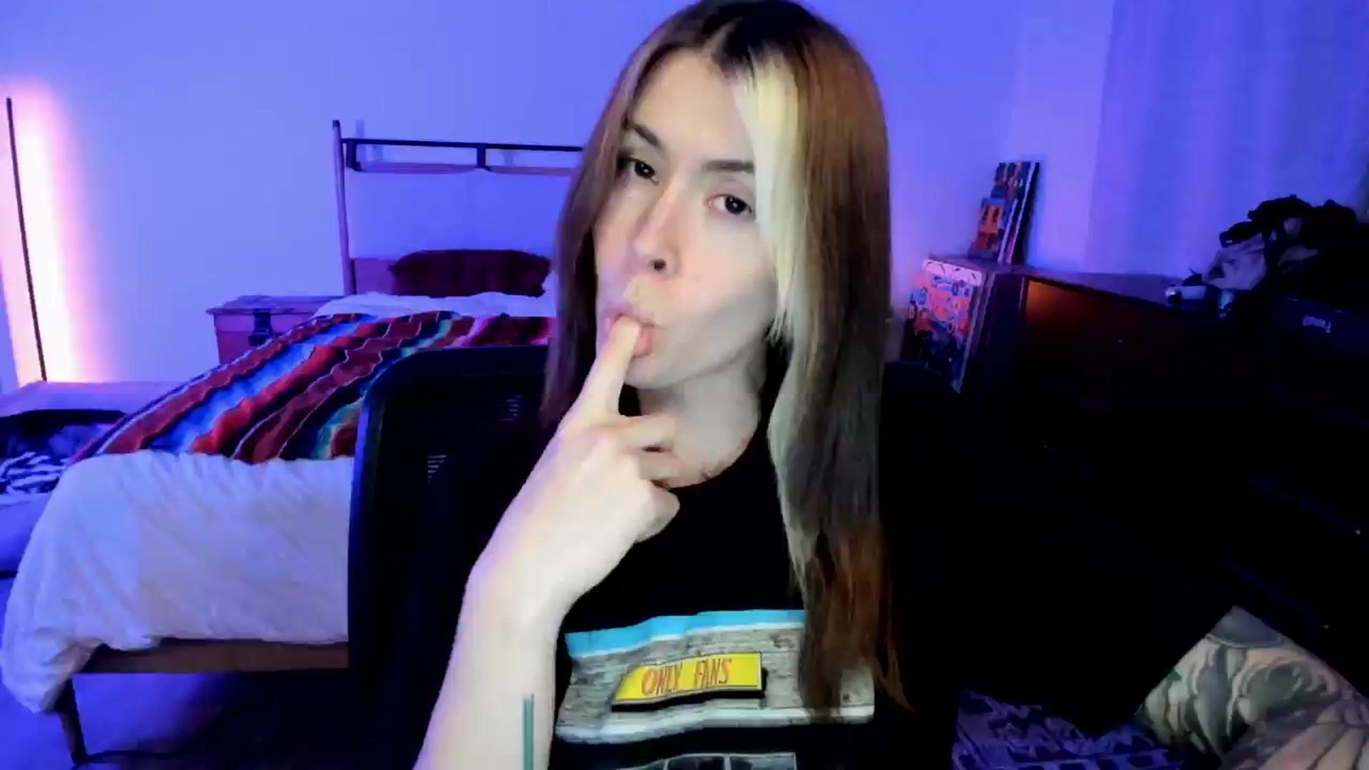 Gallery image thumbnail from ImperialKiss's myfreecams stream on, 05/08/2025, 06:57 image 4 of 20