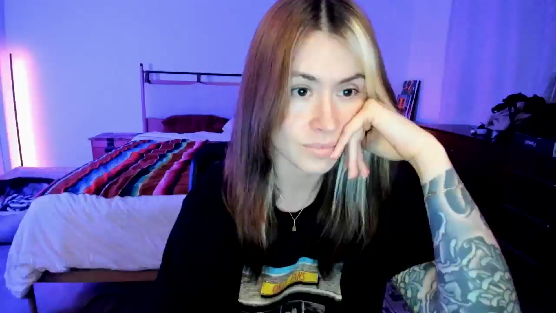 Gallery image thumbnail from ImperialKiss's myfreecams stream on, 05/08/2025, 06:57 image 2 of 20