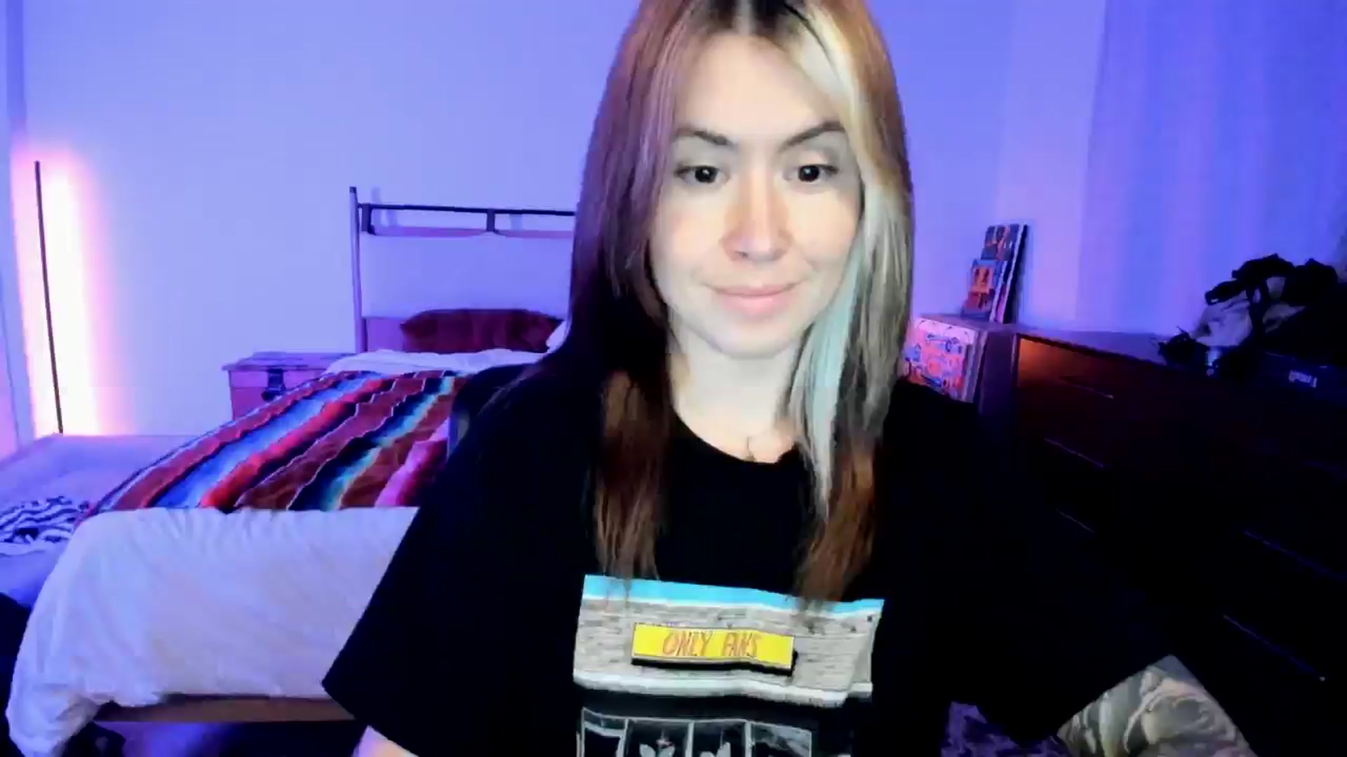 Gallery image thumbnail from ImperialKiss's myfreecams stream on, 05/08/2025, 06:57 image 13 of 20