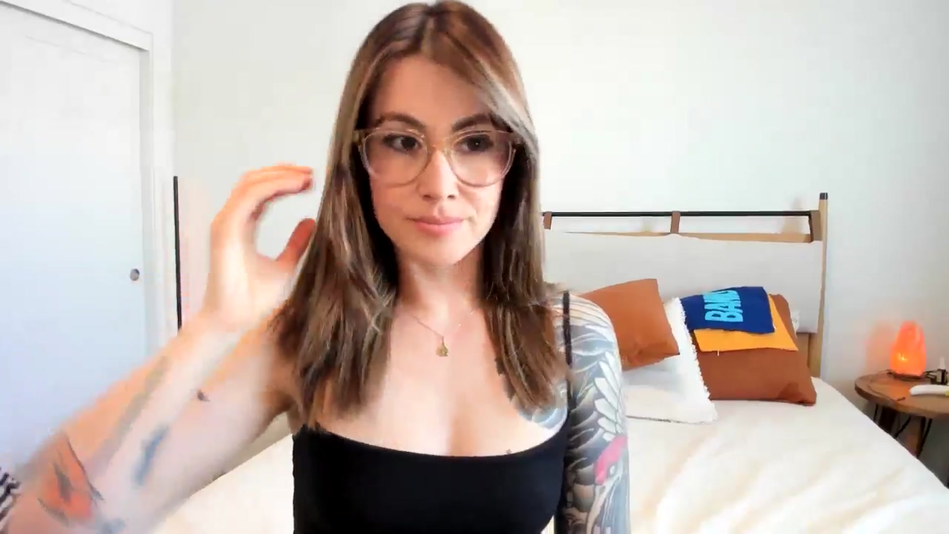 Gallery image thumbnail from ImperialKiss's myfreecams stream on, 05/19/2025, 24:10 image 14 of 20
