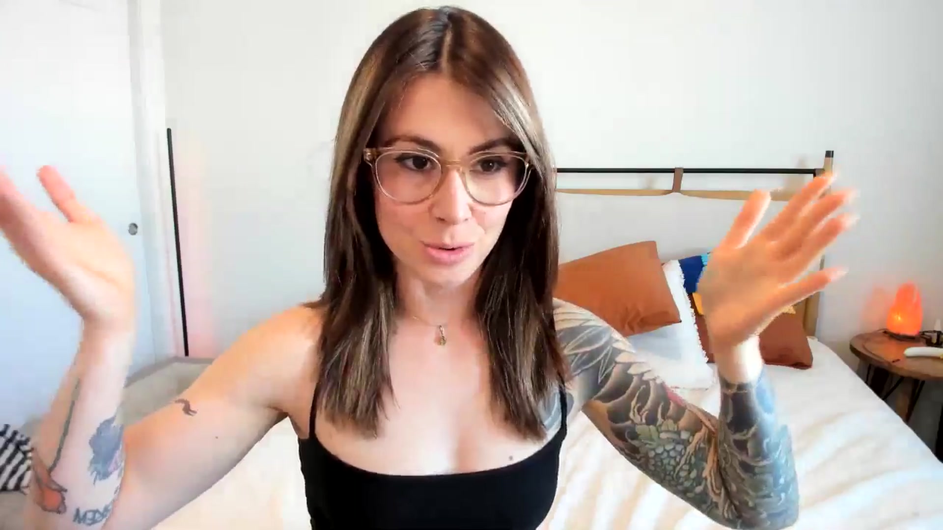 Gallery image thumbnail from ImperialKiss's myfreecams stream on, 05/19/2025, 02:20 image 4 of 20
