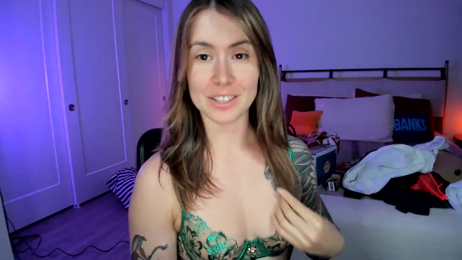Gallery image thumbnail from ImperialKiss's myfreecams stream on, 06/19/2025, 07:00 image 17 of 20