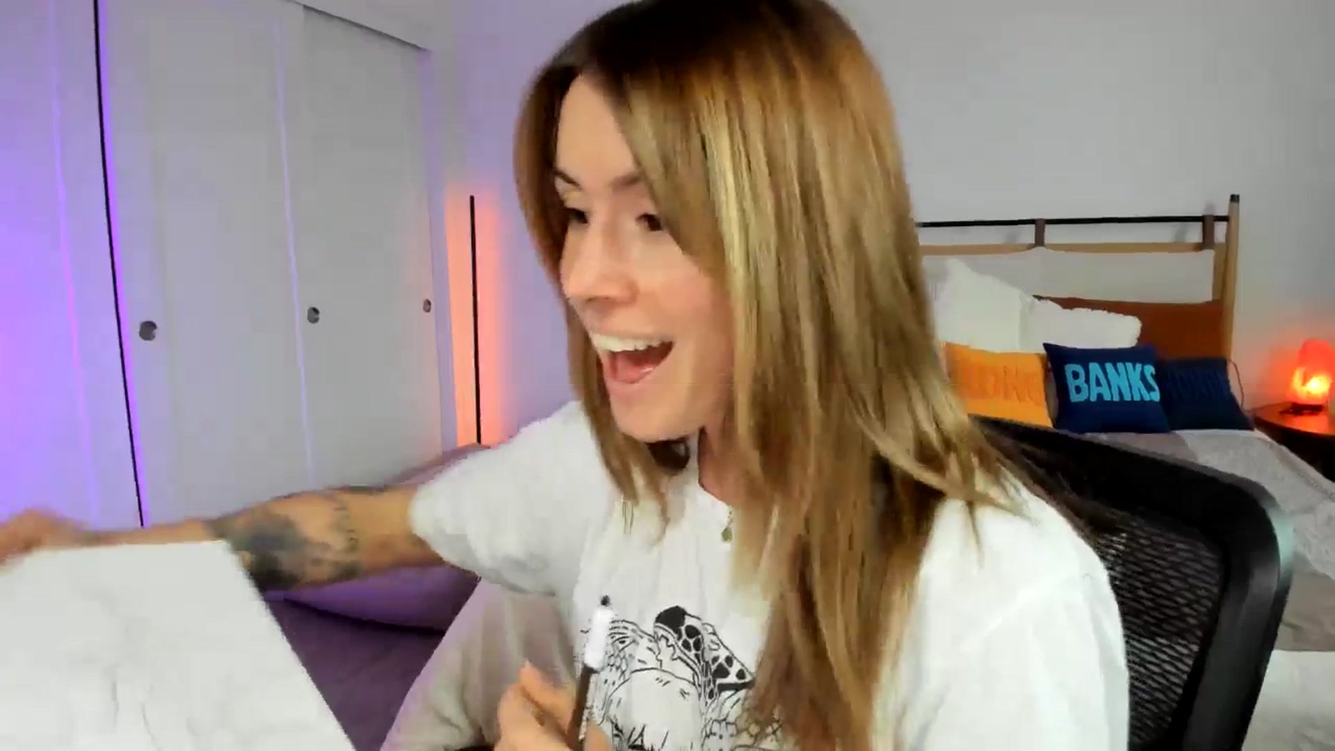 Gallery image thumbnail from ImperialKiss's myfreecams stream on, 07/23/2025, 04:46 image 6 of 20