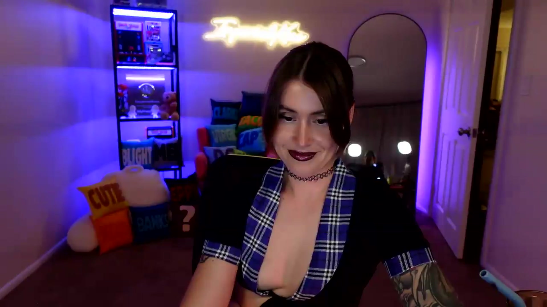 Gallery image thumbnail from ImperialKiss's myfreecams stream on, 05/13/2026, 04:39 image 18 of 20
